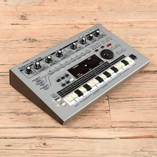 Roland MC-303 Groovebox – Chicago Music Exchange