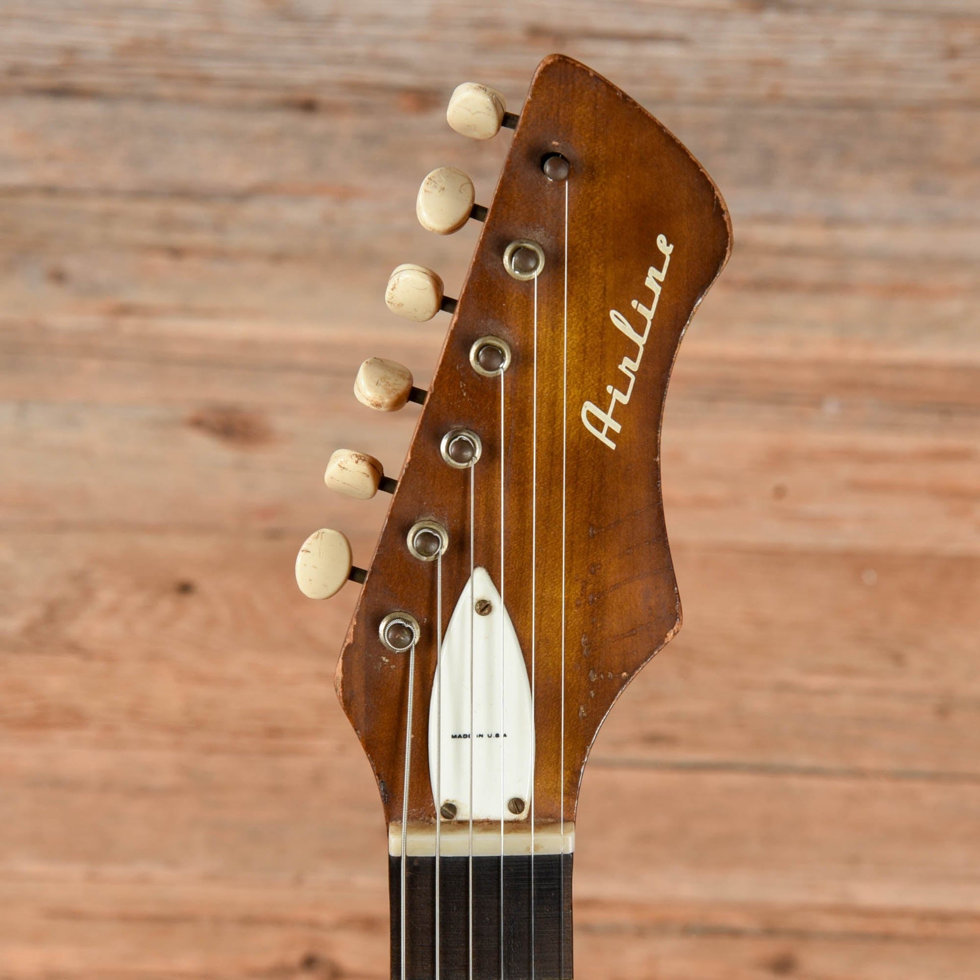 Airline Bobkat Sunburst 1966 Electric Guitars / Solid Body