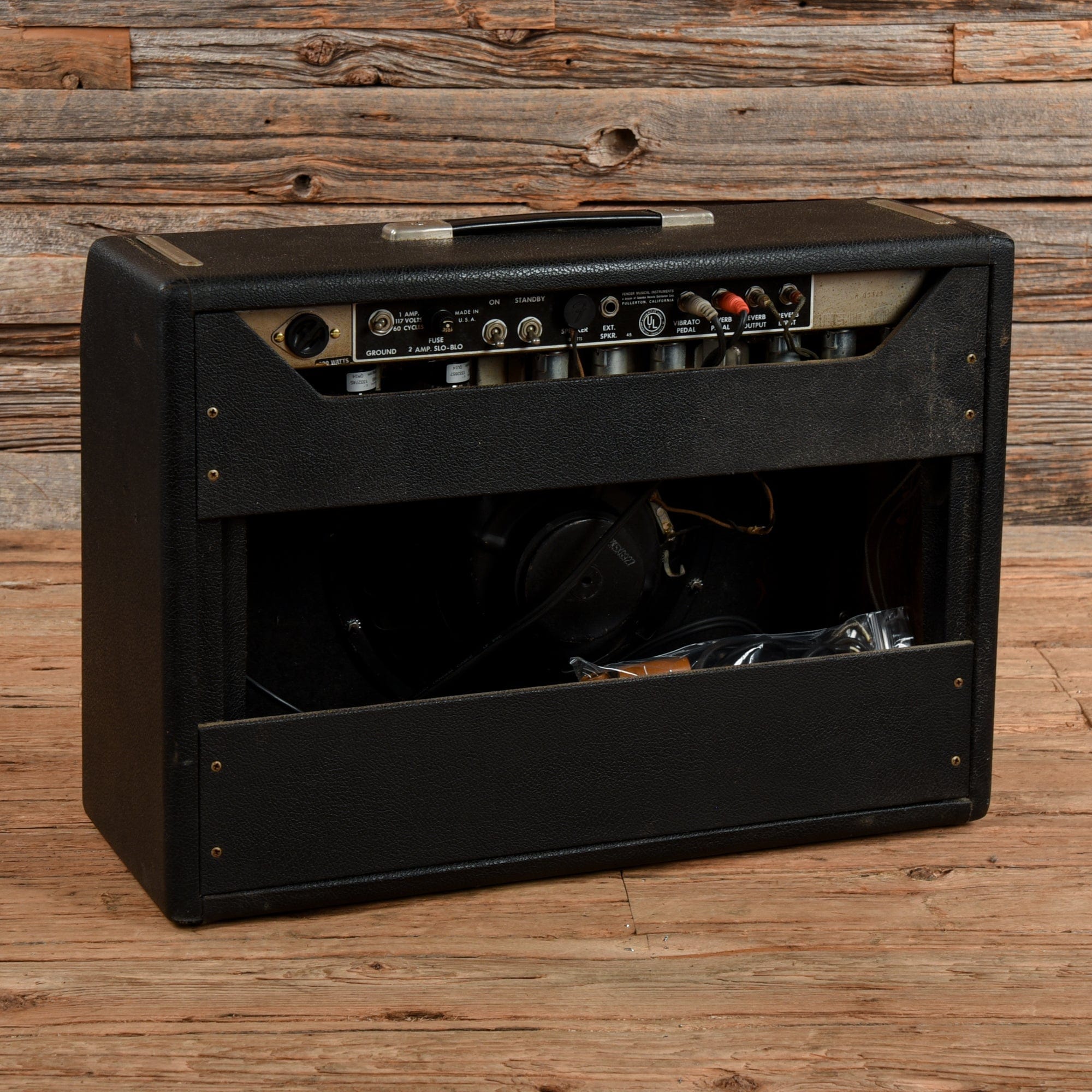 Fender Deluxe Reverb 1965 – Chicago Music Exchange