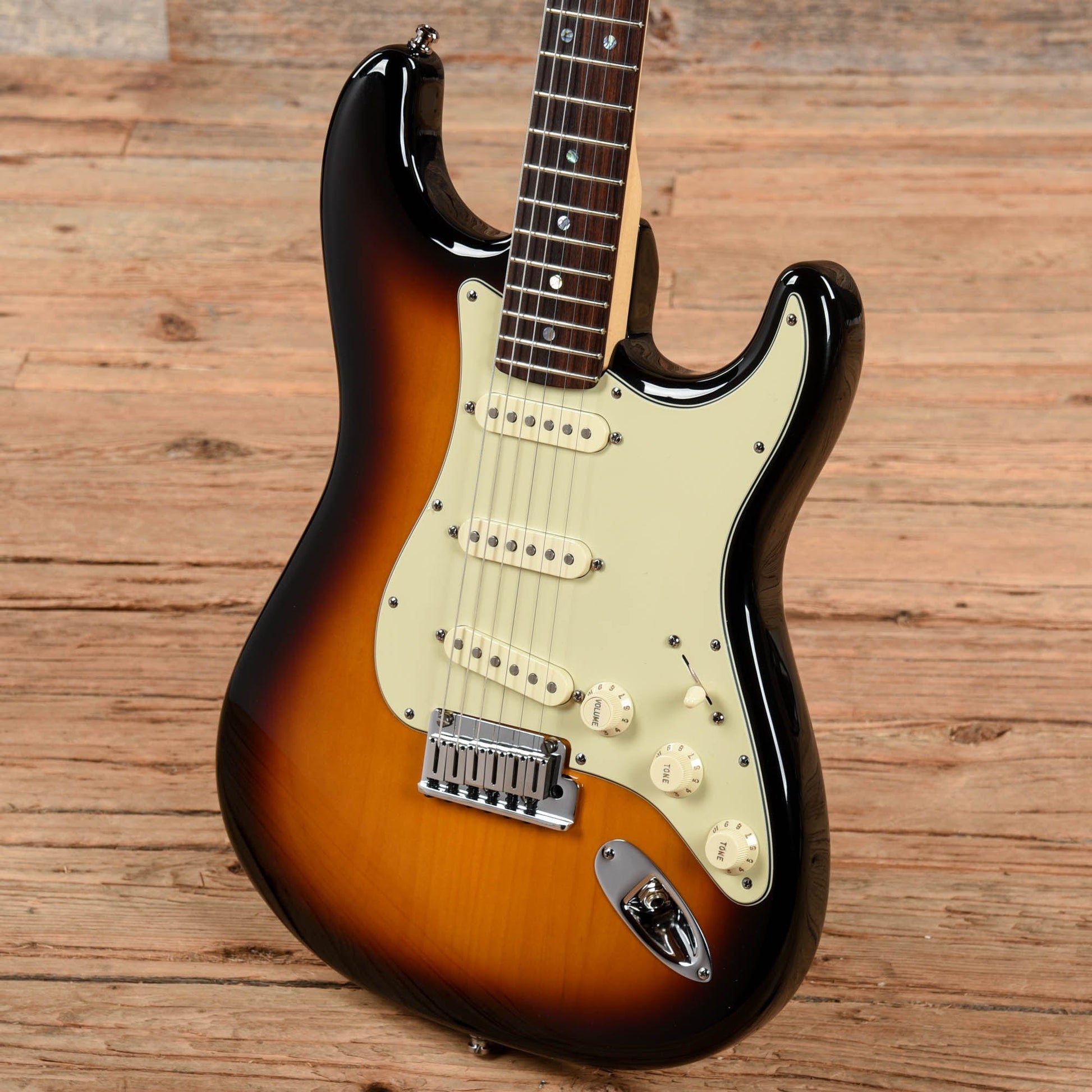 Fender American Deluxe Stratocaster Sunburst 2005 Electric Guitars / Solid Body