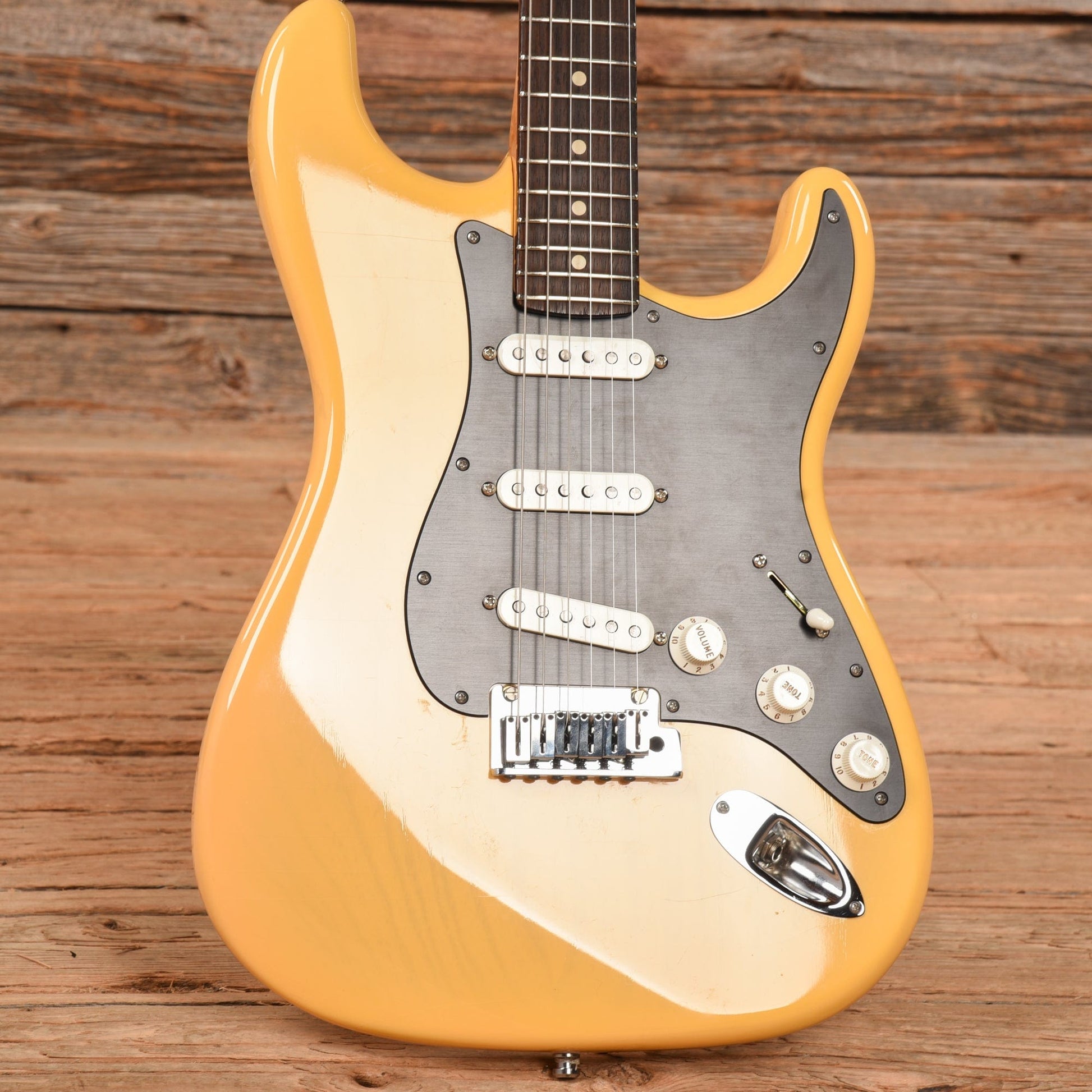 Fender Custom Shop Custom Deluxe Stratocaster Blonde 2010 Electric Guitars / Solid Body