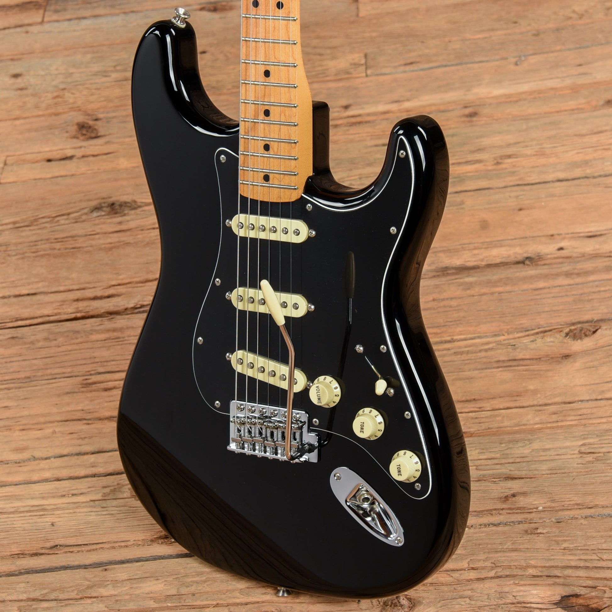 Fender FSR Standard Stratocaster Black 2018 Electric Guitars / Solid Body