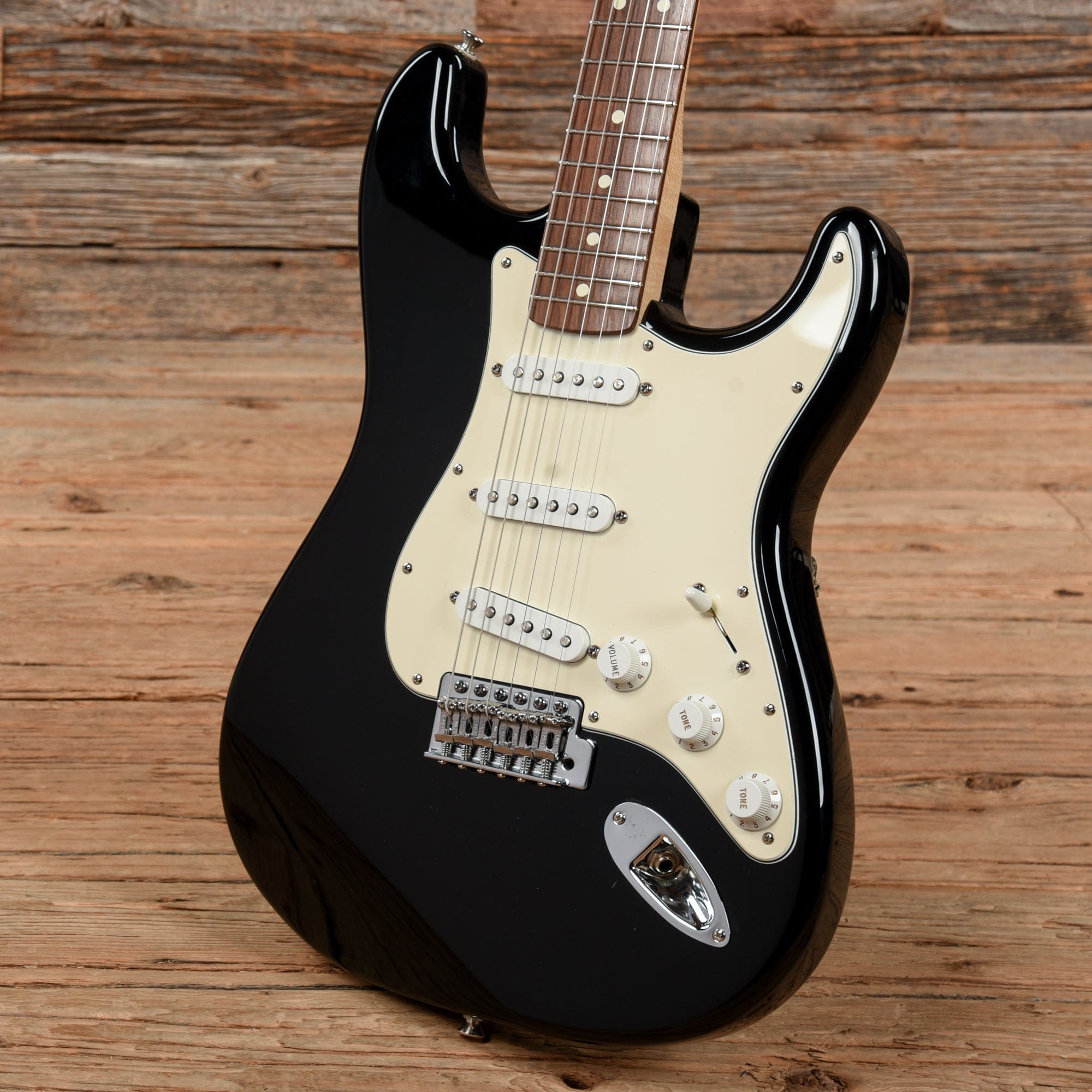 Fender Standard Stratocaster Black 2003 – Chicago Music Exchange