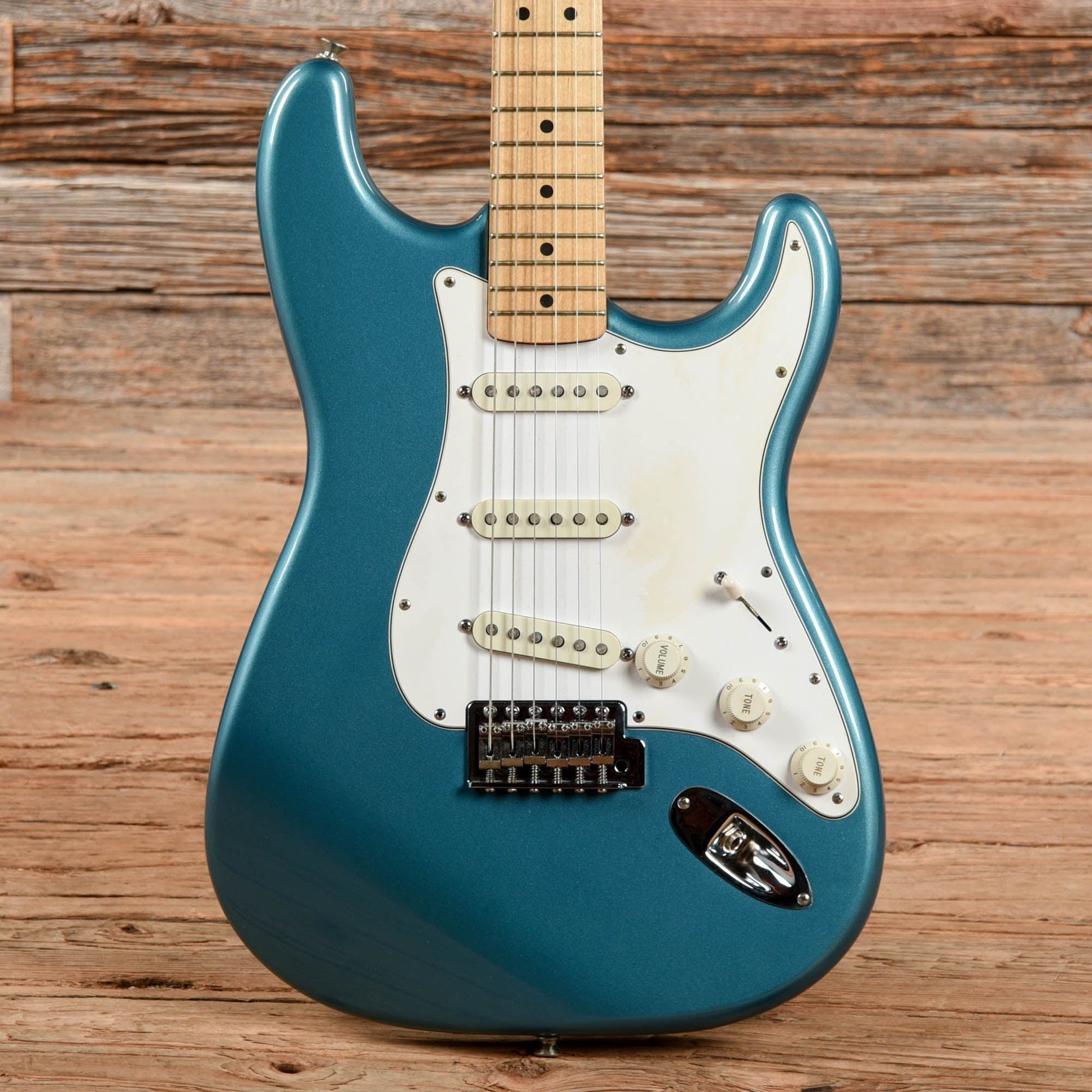 Fender Standard Stratocaster Lake Placid Blue 1996 Electric Guitars / Solid Body