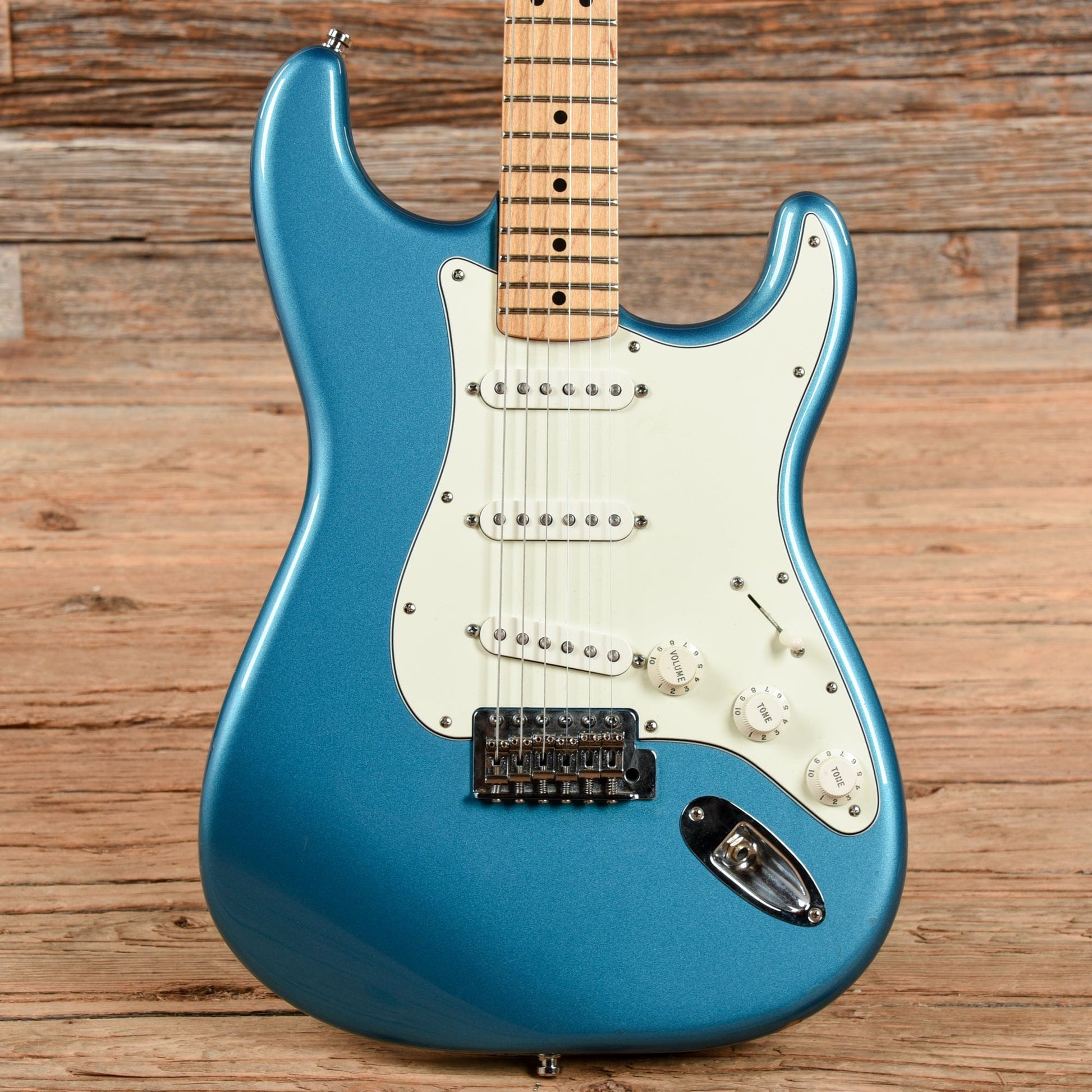 Fender Standard Stratocaster Lake Placid Blue 2015 Electric Guitars / Solid Body