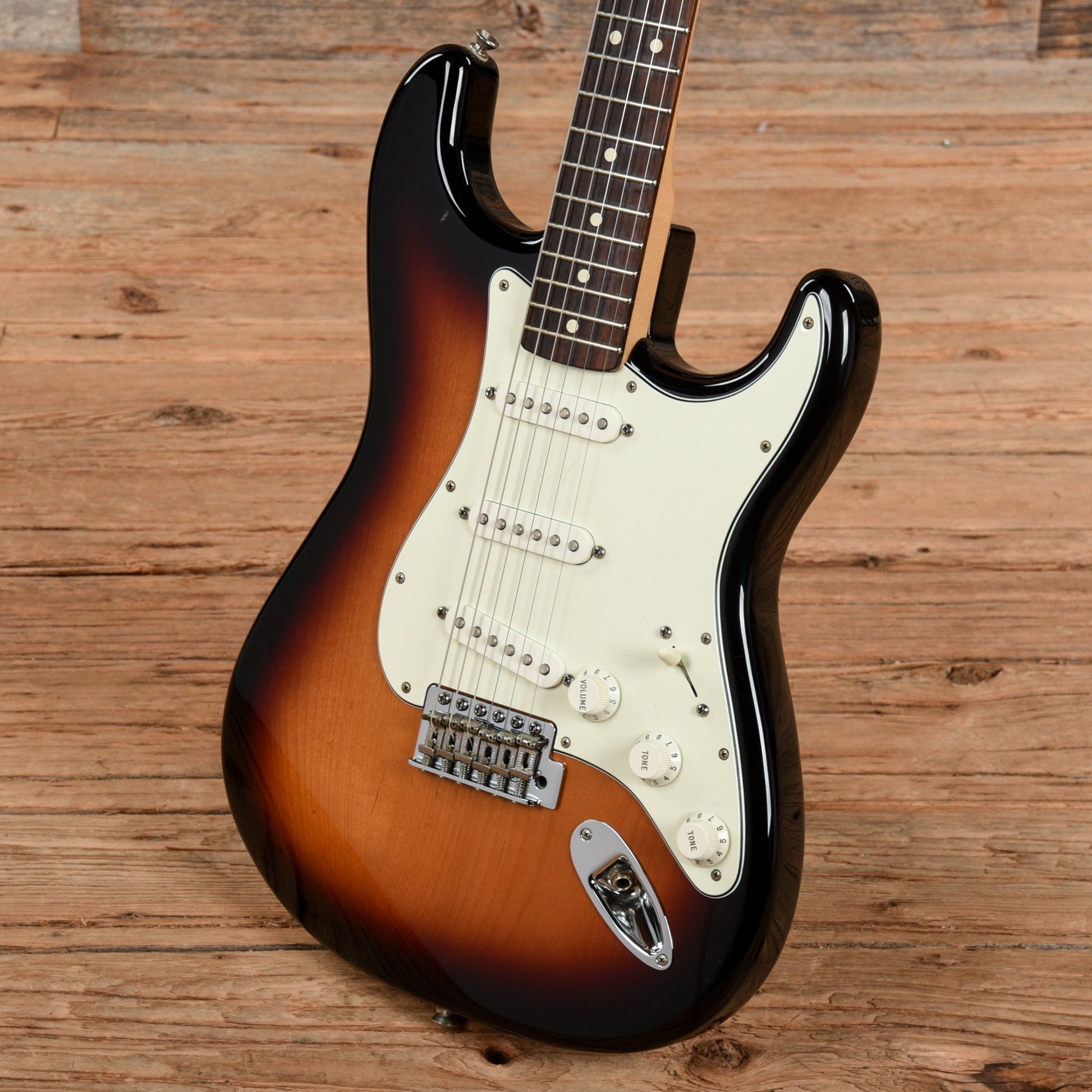 Fender Standard Stratocaster Sunburst 2015 Electric Guitars / Solid Body