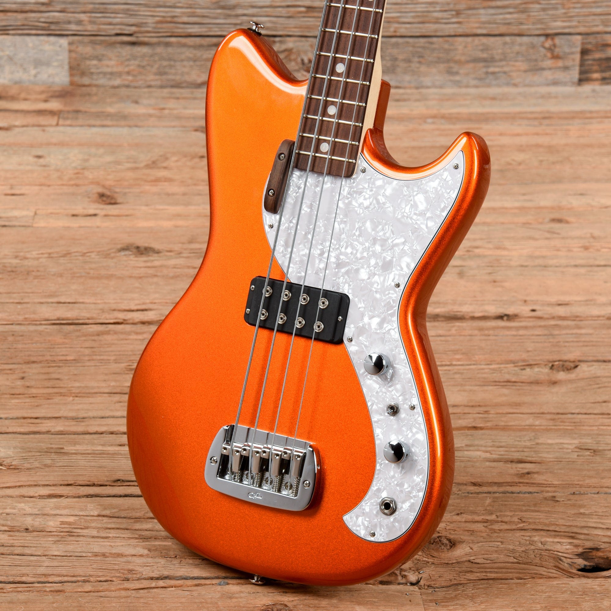 G&L USA Fallout Bass Orange Sparkle 2022 – Chicago Music Exchange