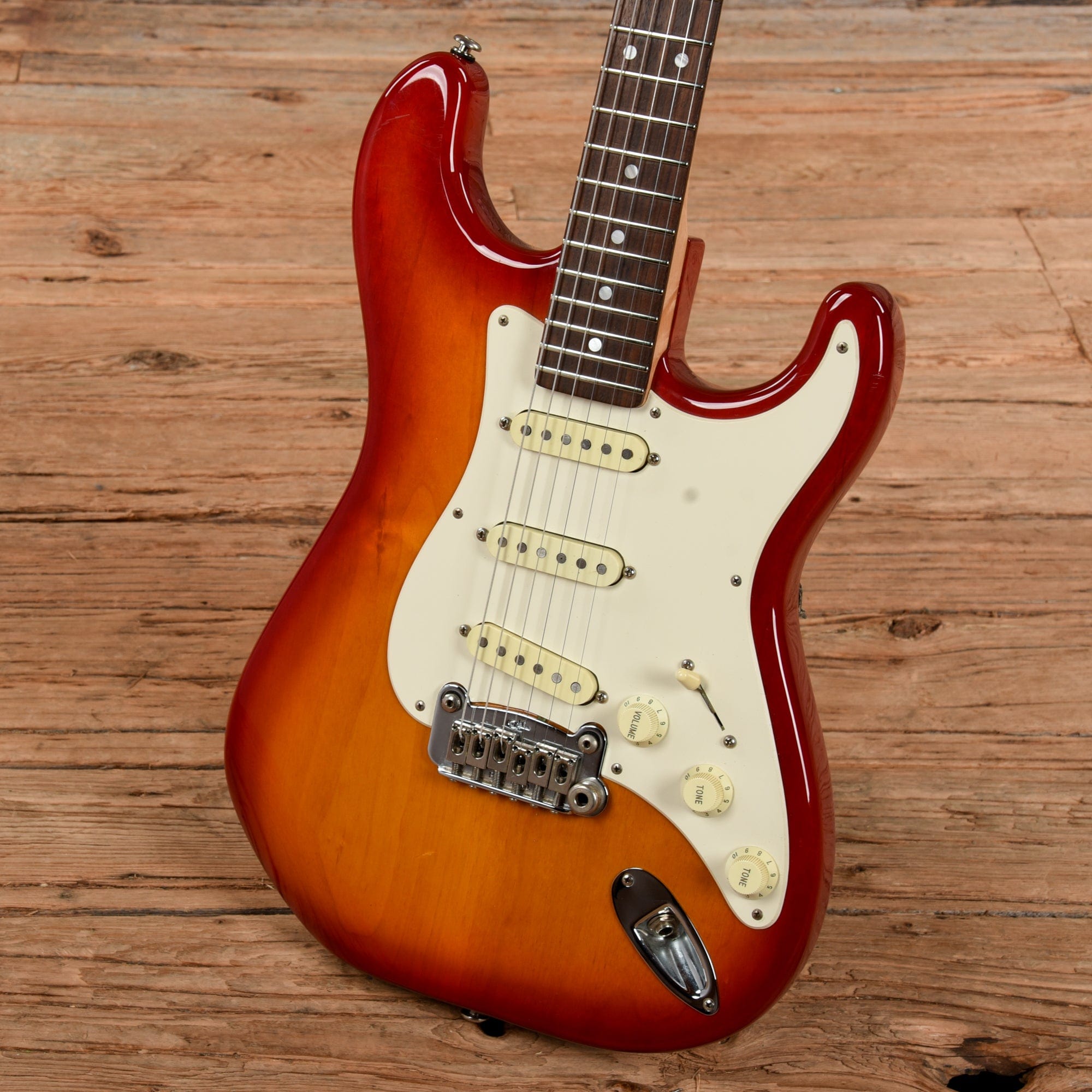 G&L Legacy Sunburst 1996 – Chicago Music Exchange