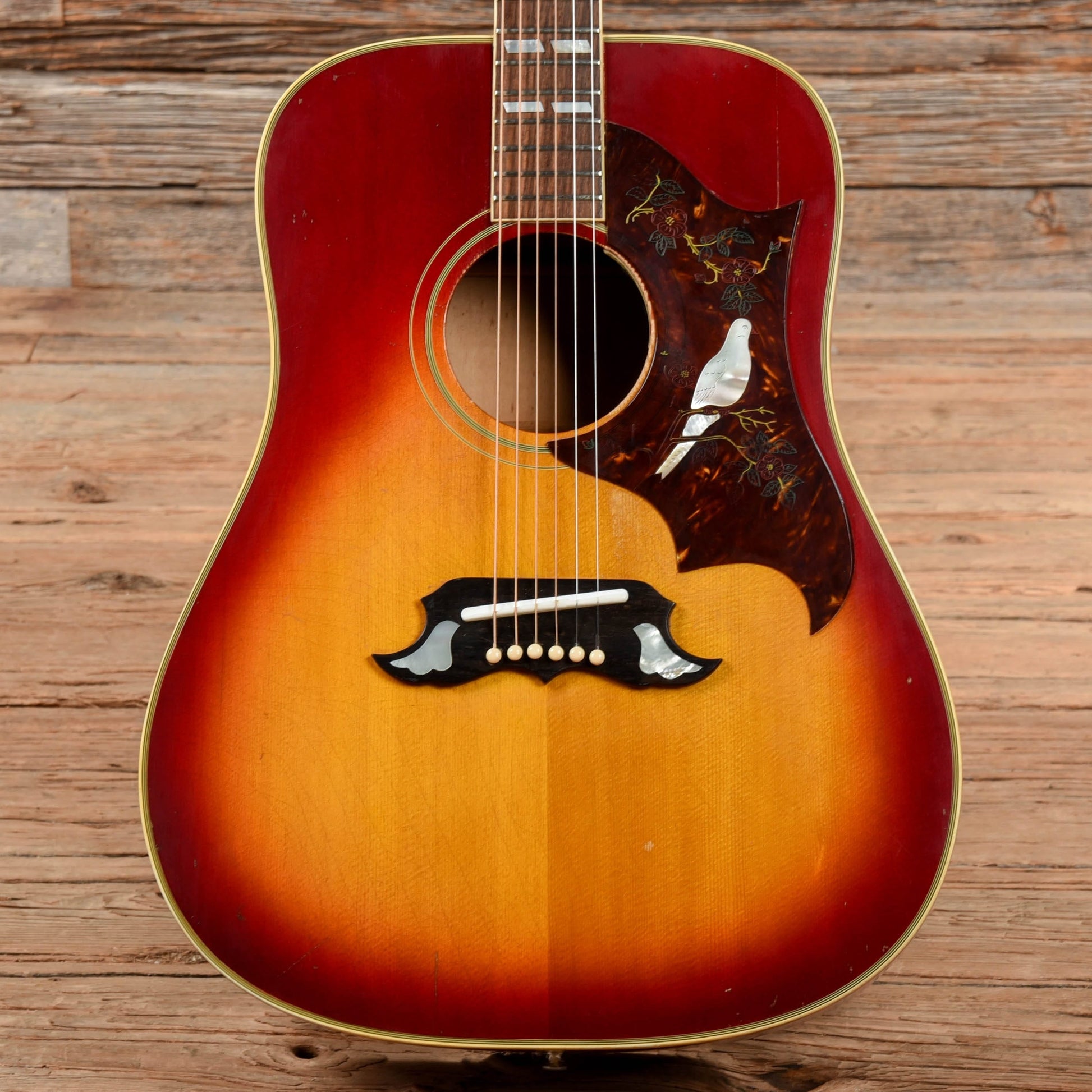 Gibson Dove Sunburst 1970 Acoustic Guitars / Dreadnought