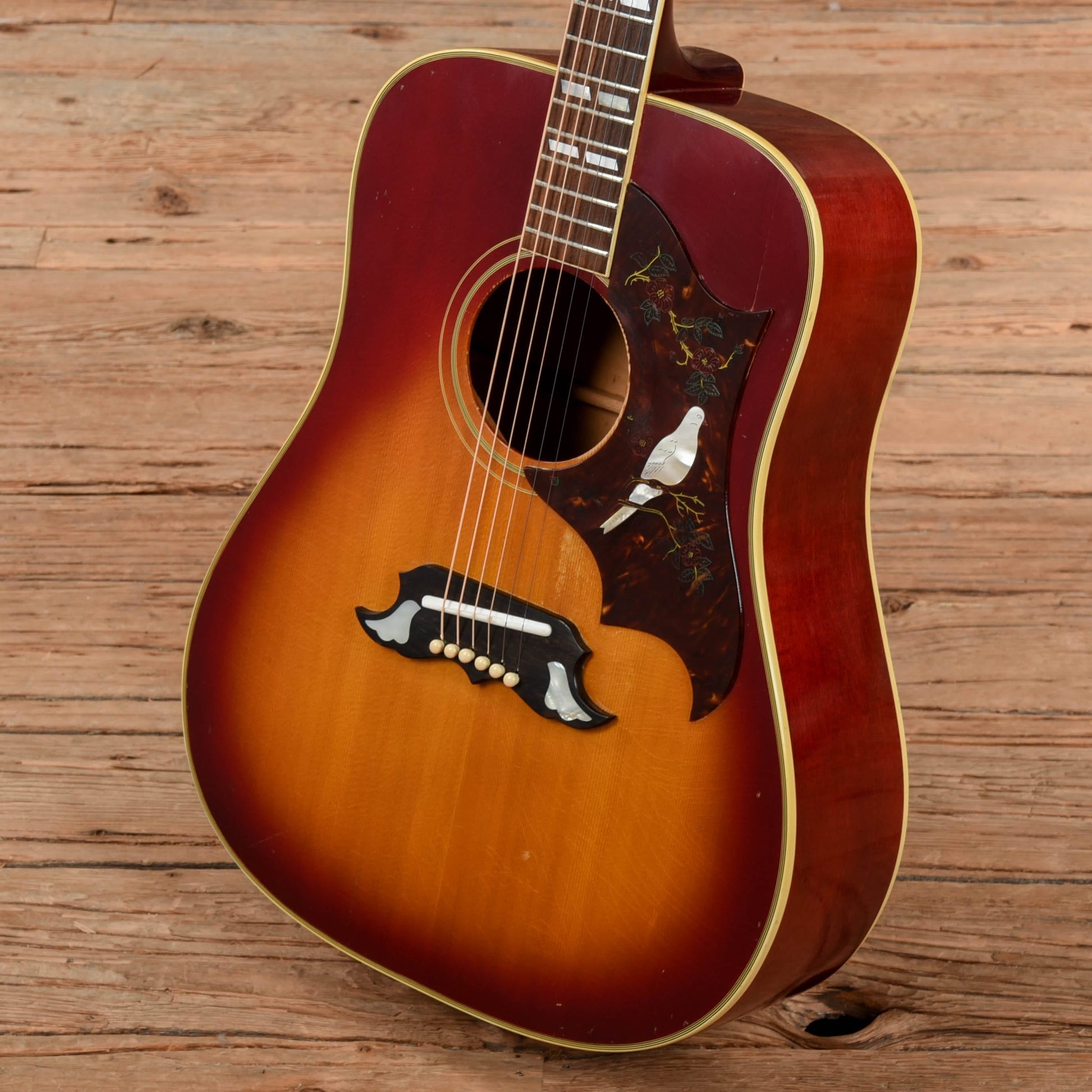 Gibson Dove Sunburst 1970 Acoustic Guitars / Dreadnought