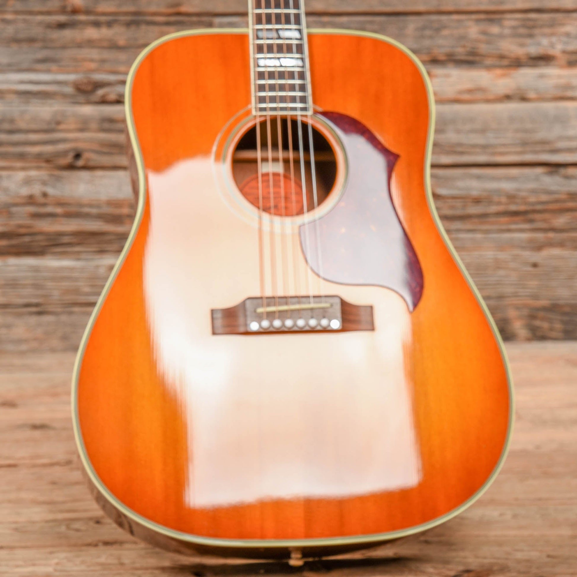 Gibson Montana '60s Hummingbird Historic Collection Sunburst 2004 Acoustic Guitars / Dreadnought