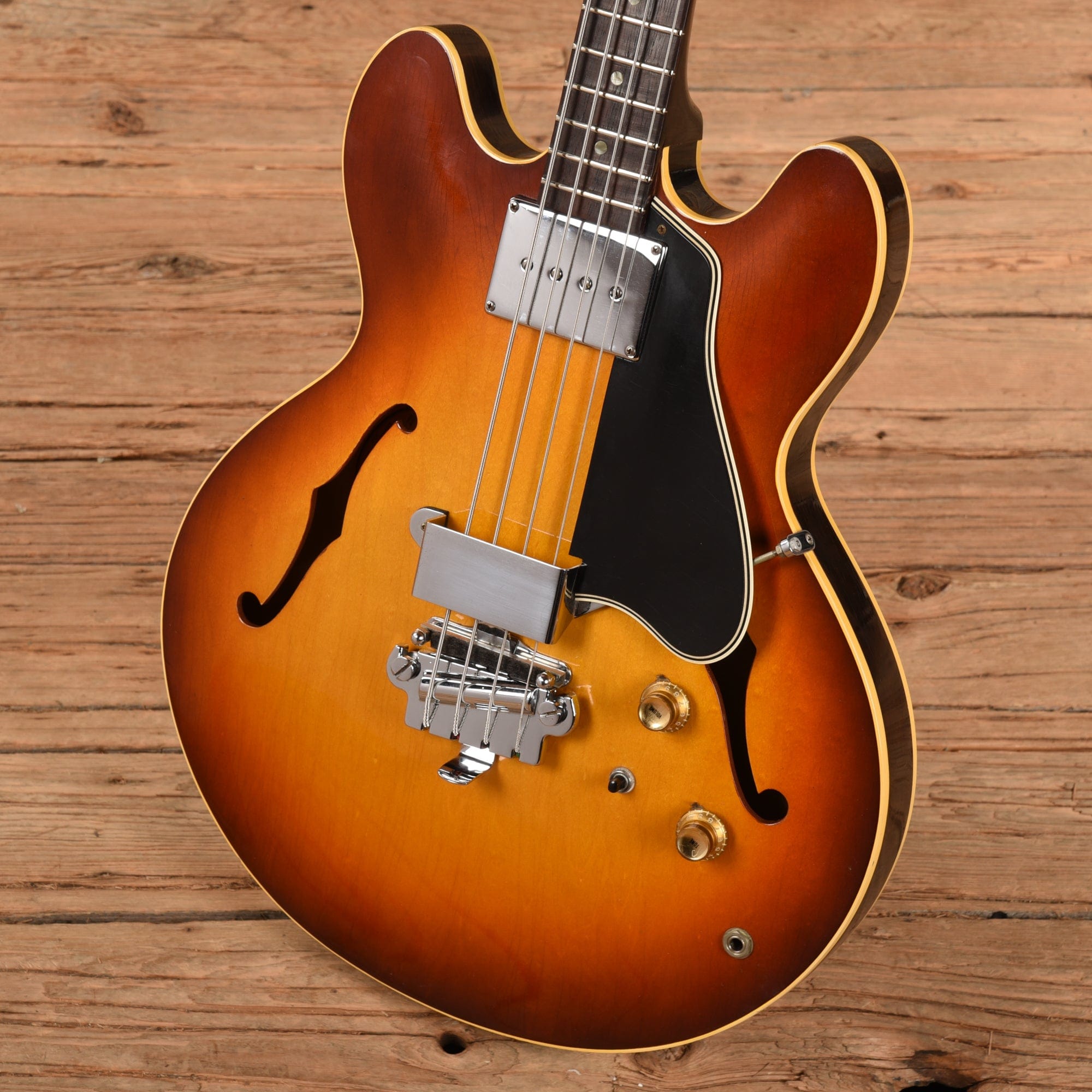 Gibson EB-2 Sunburst 1966 Bass Guitars / 4-String