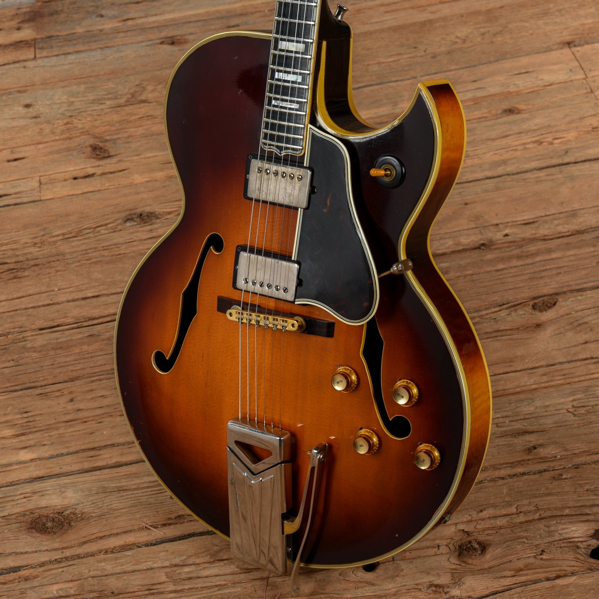 Gibson Byrdland Sunburst 1960 – Chicago Music Exchange