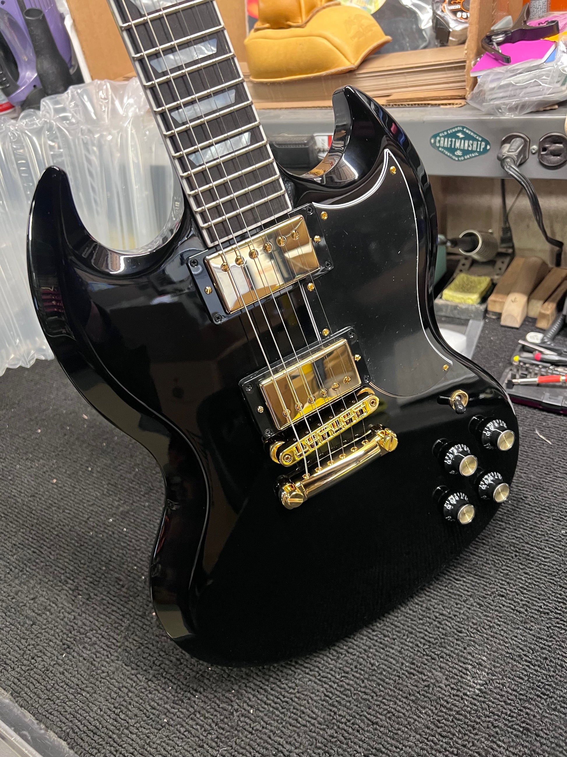 Gibson USA SG Modern Ebony w/Gold Hardware Electric Guitars / Solid Body