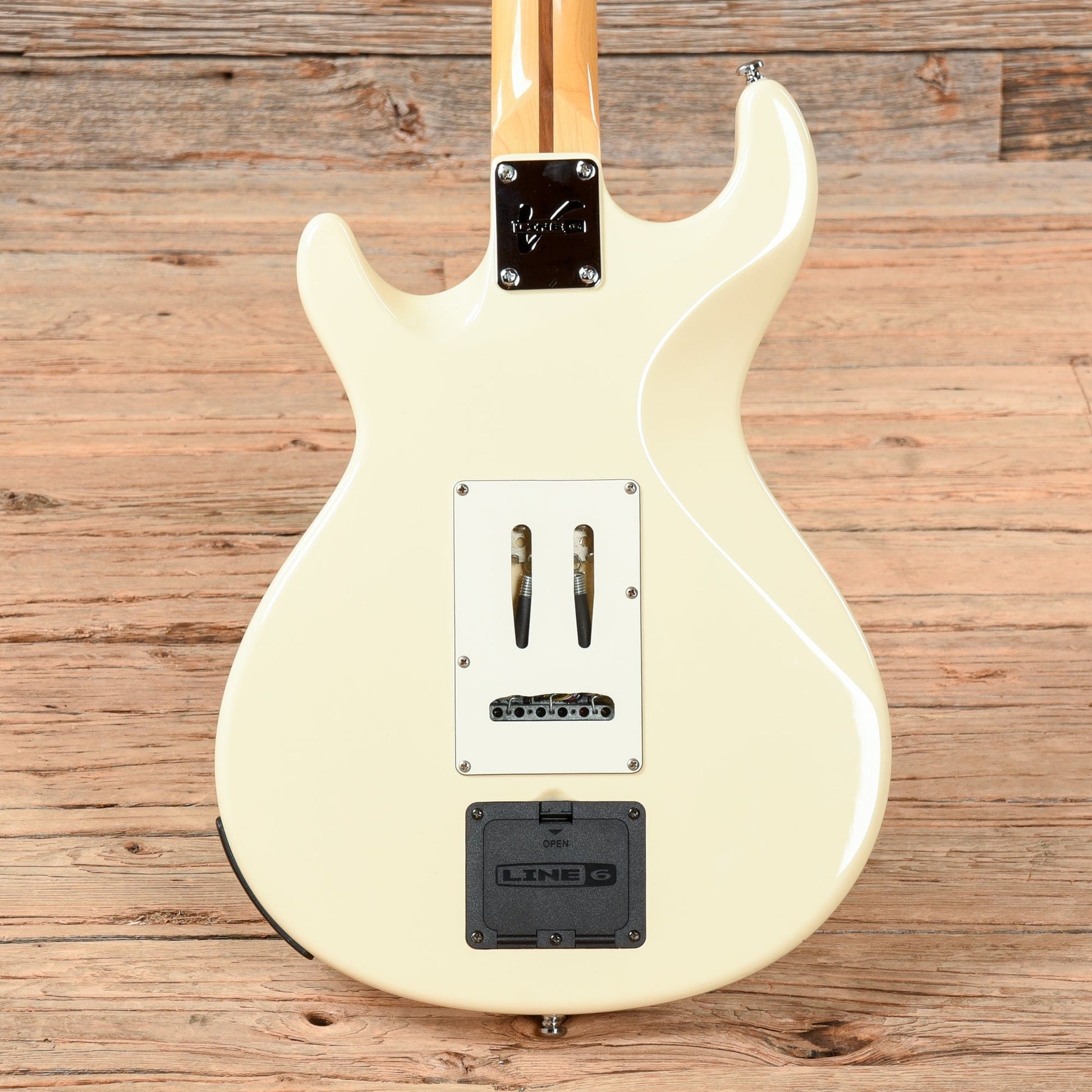 Line 6 Variax 600 Vintage White Electric Guitars / Solid Body