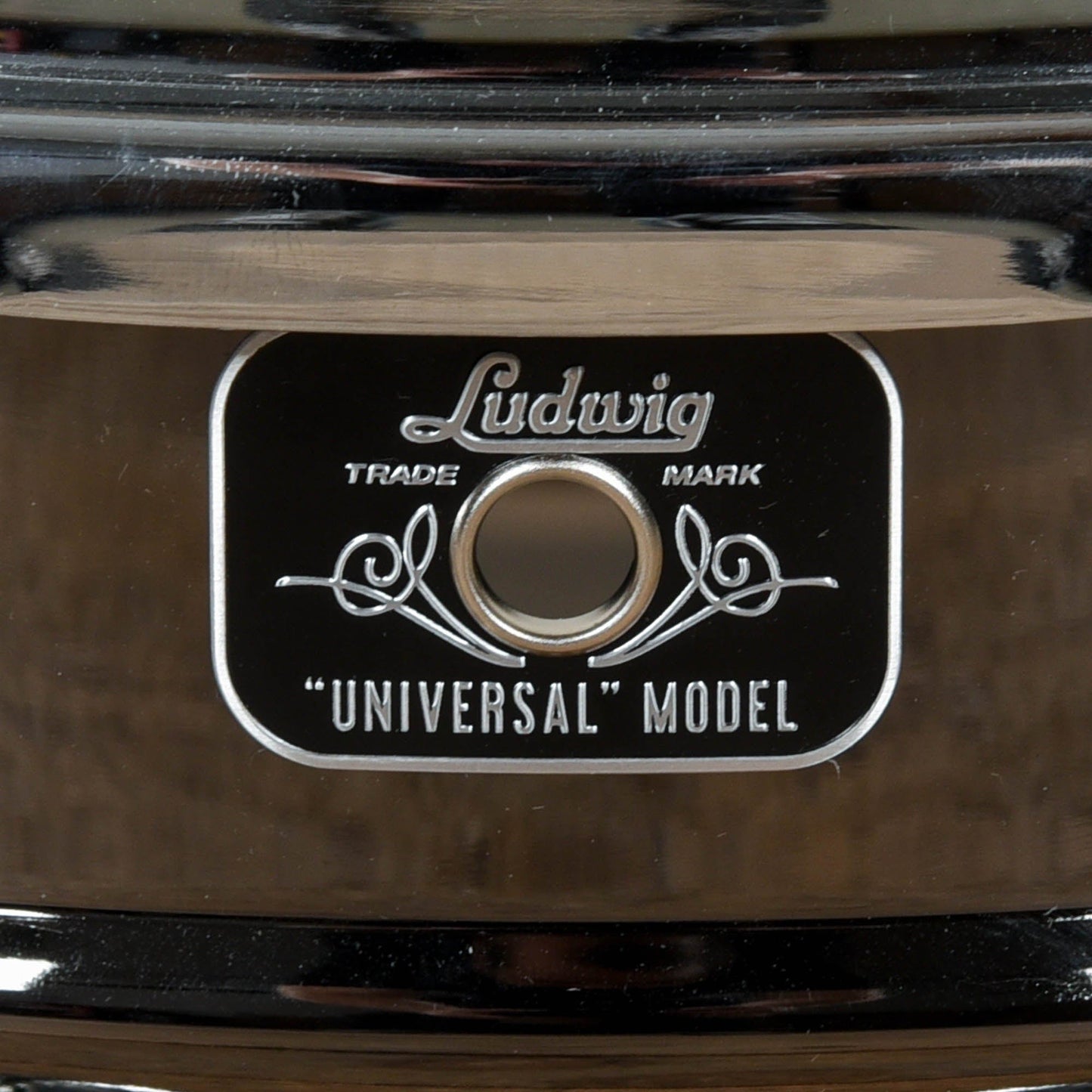 Ludwig 5.5x14 Universal Brass Snare Drum Chrome Drums and Percussion / Acoustic Drums / Snare