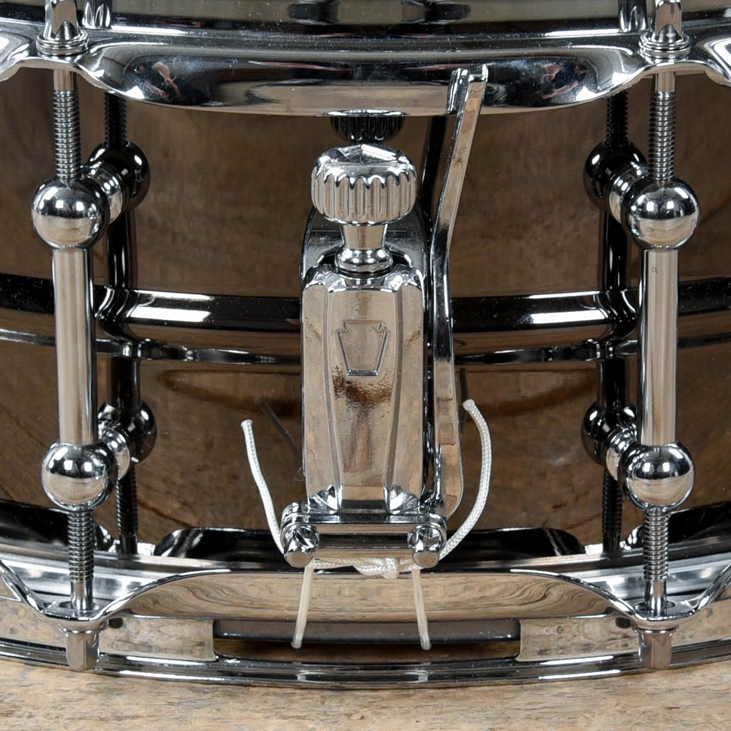 Ludwig 5.5x14 Universal Brass Snare Drum Chrome Drums and Percussion / Acoustic Drums / Snare