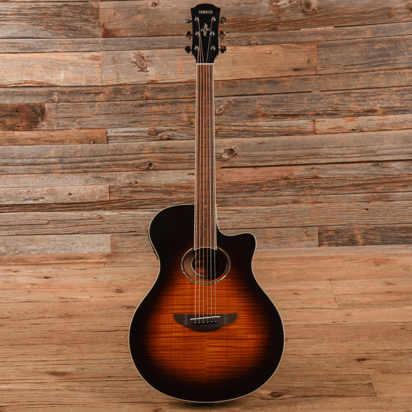 Yamaha APX600FM Sunburst 2019