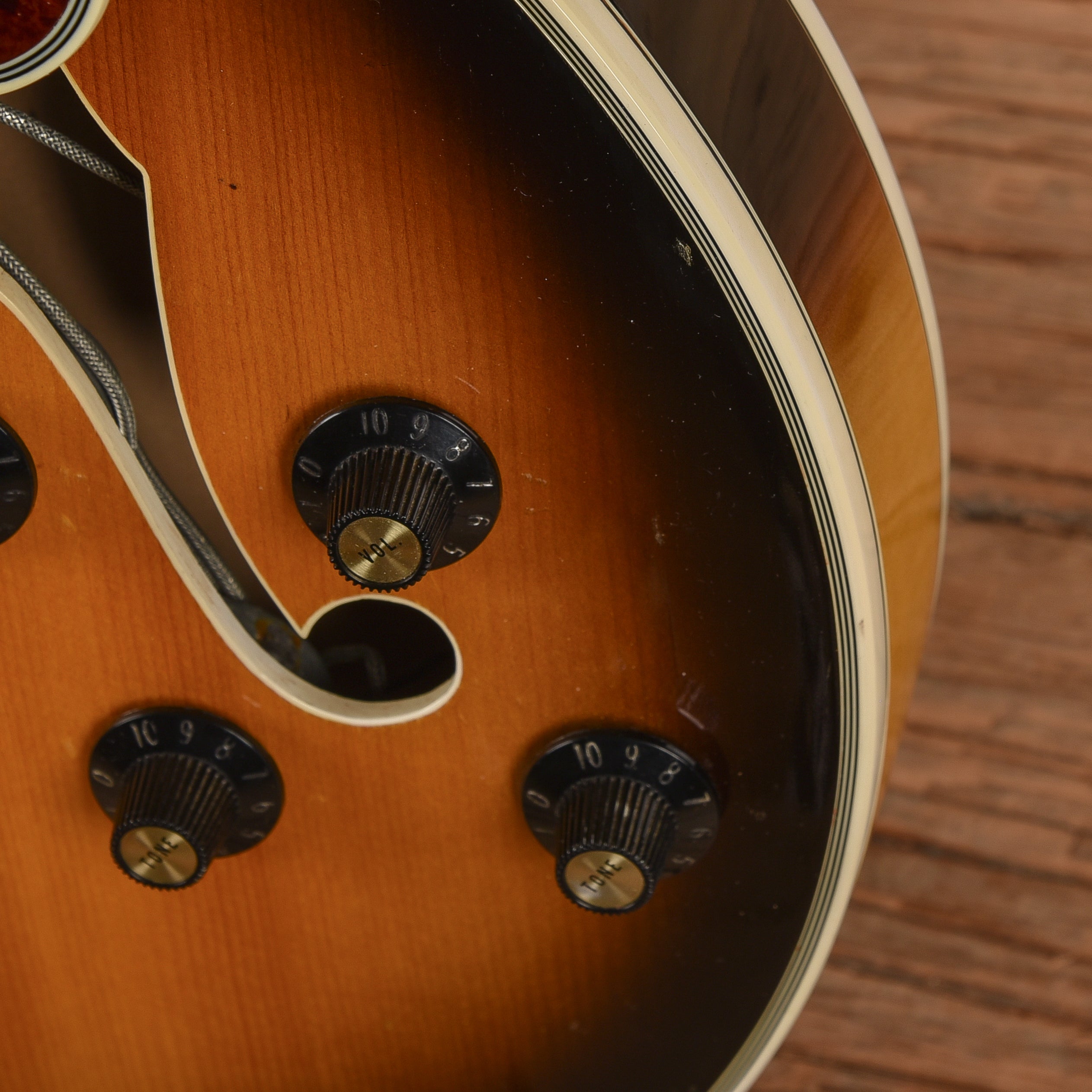 Gibson Byrdland Sunburst 1976