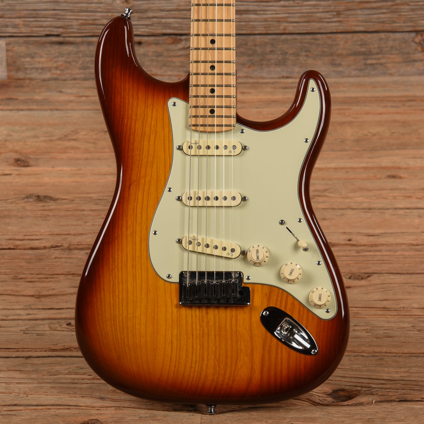 Fender American Deluxe Ash Stratocaster Sunburst 2014