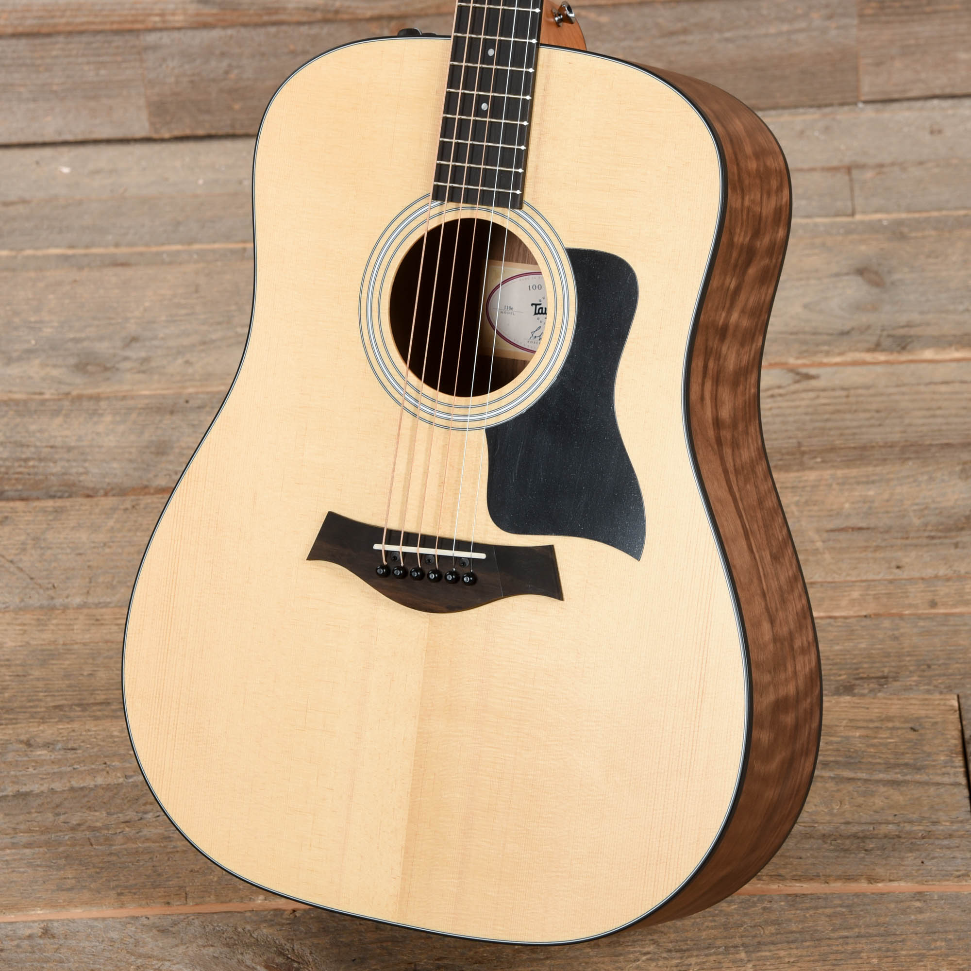 Taylor 110e Sitka/Walnut Dreadnought ES2