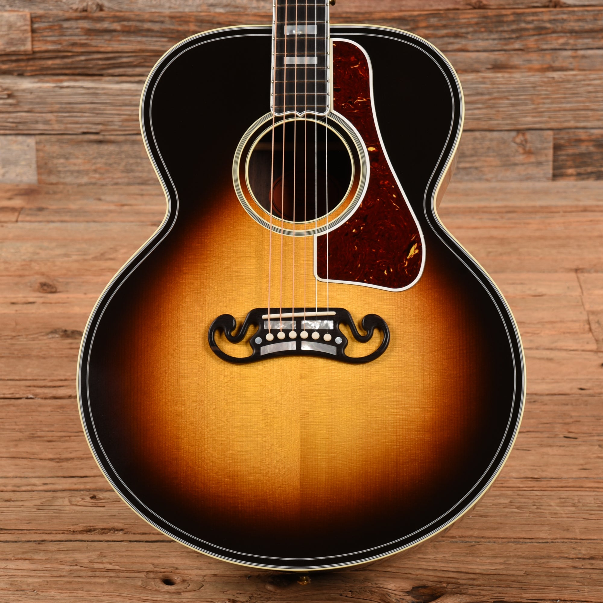 Gibson J-200 Country Western Sunburst 2023