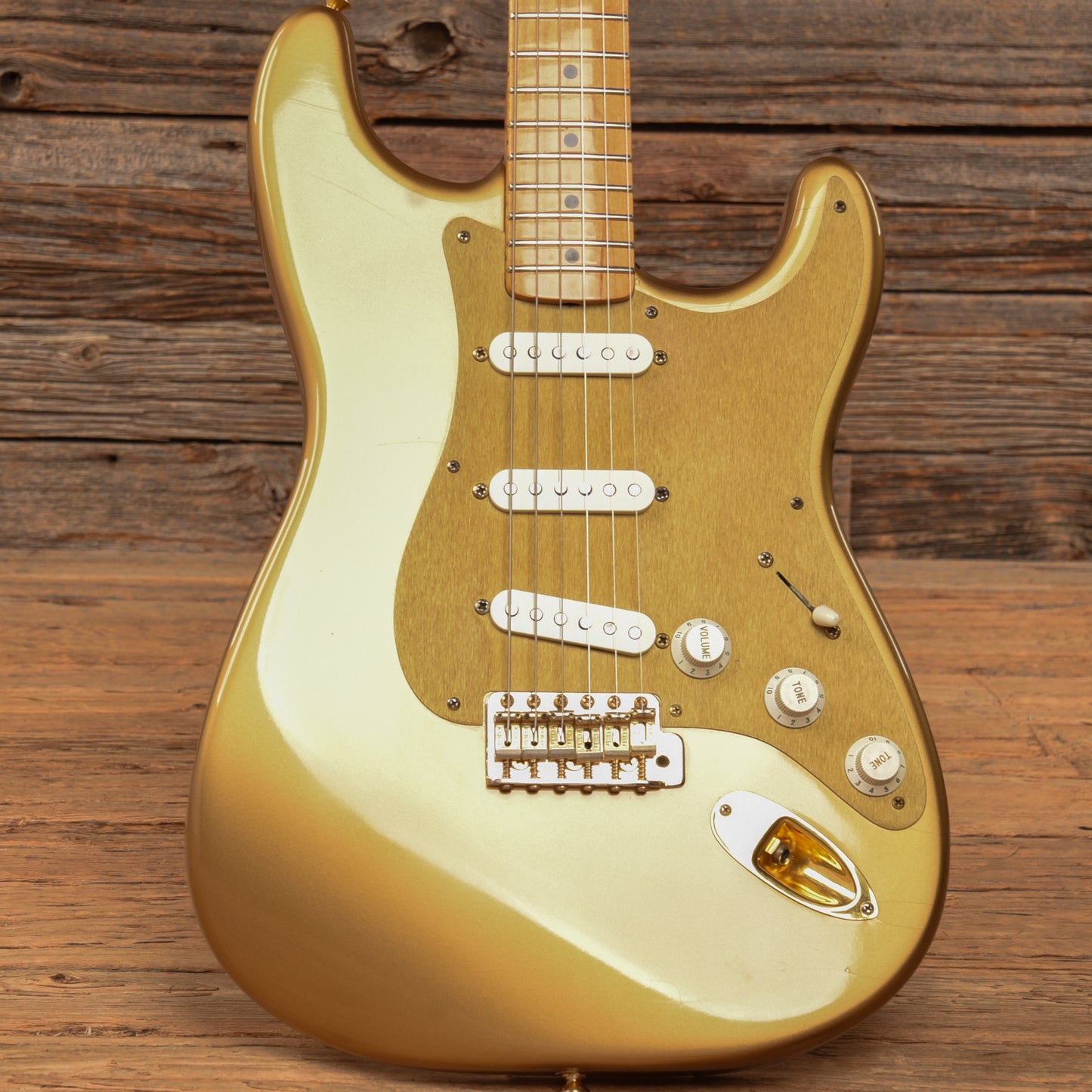 Fender Custom Shop HLE Limited Edition Stratocaster Gold