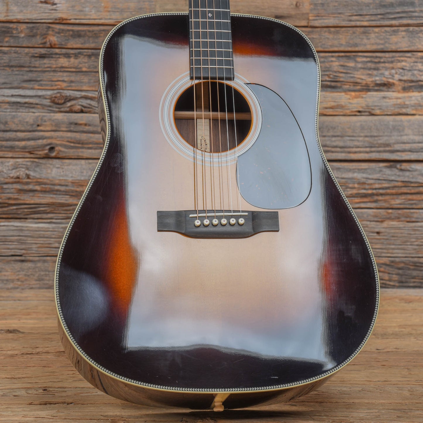 Martin Standard Series HD-28 Sunburst 2023