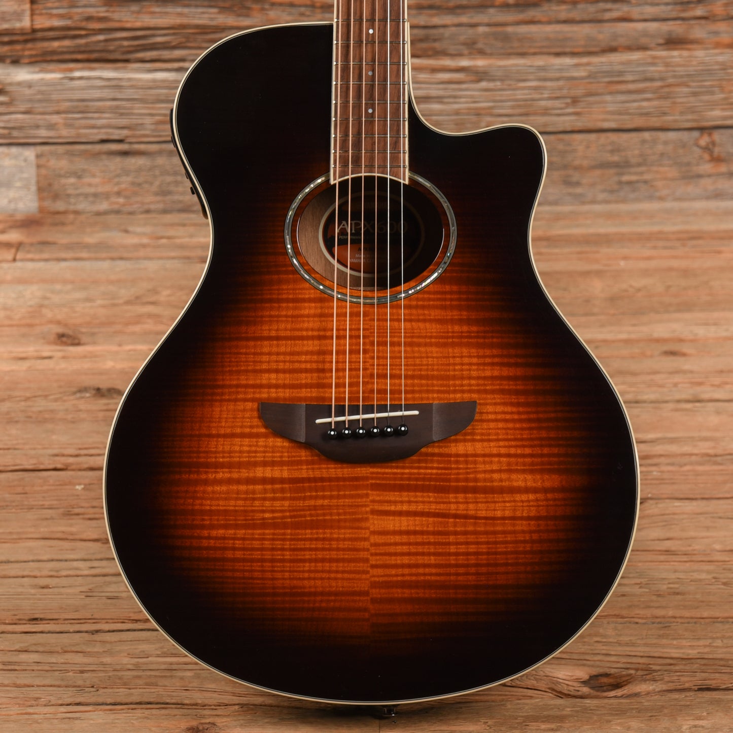 Yamaha APX600FM Sunburst 2019