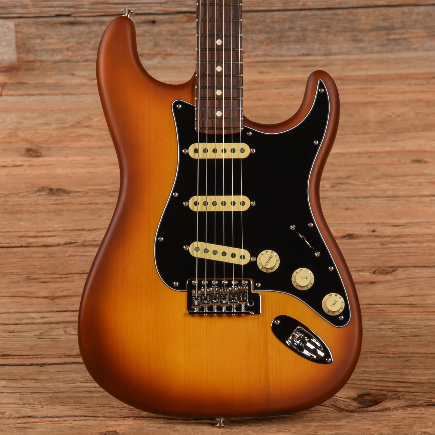 Fender Limited Edition American Performer Timber Stratocaster Honey Burst 2023