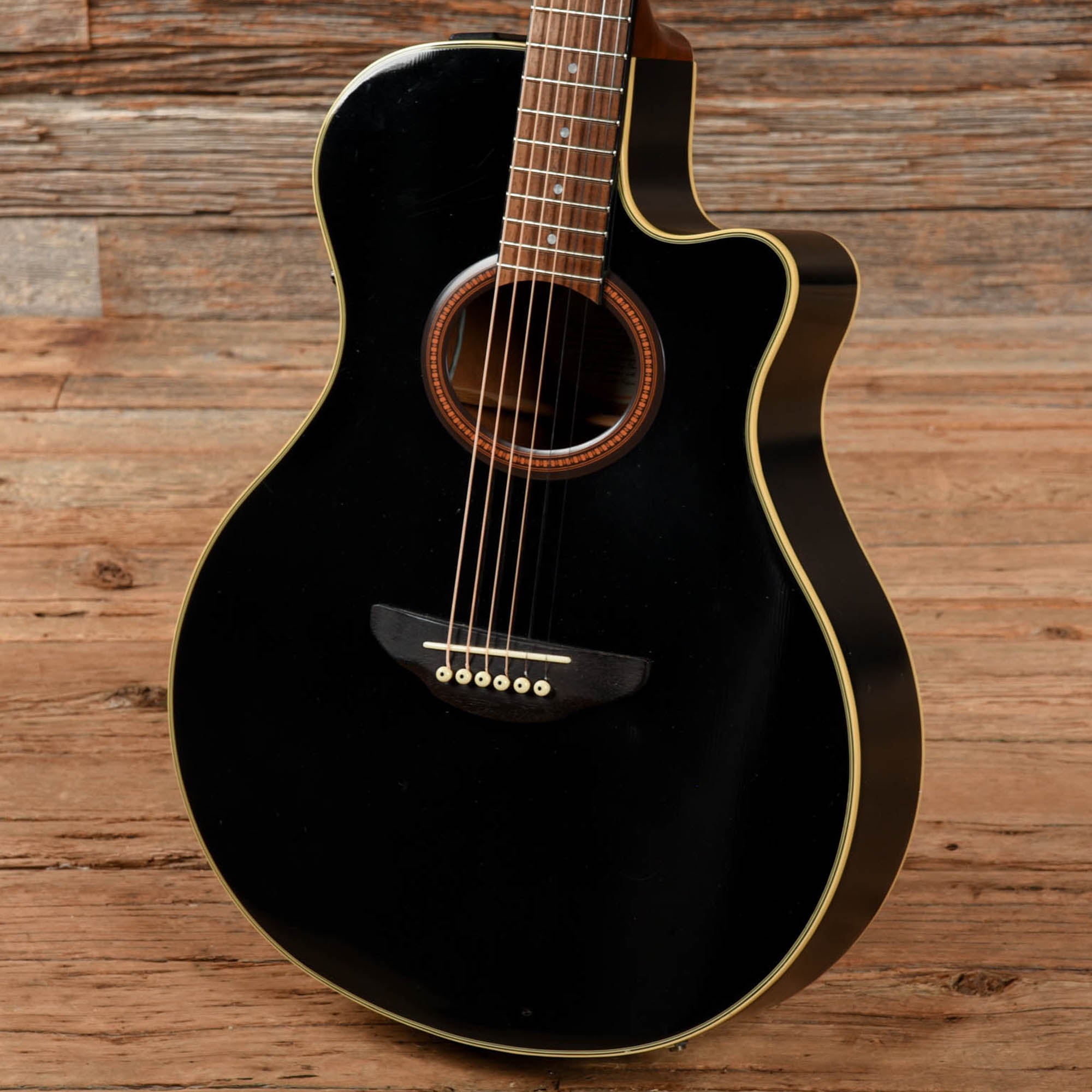 Yamaha APX 4A Black – Chicago Music Exchange