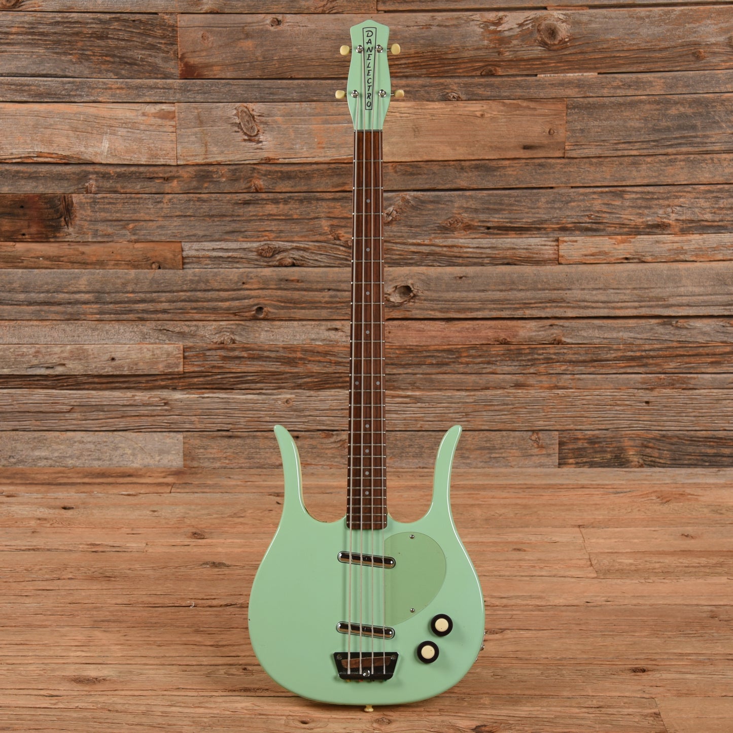 Danelectro Longhorn Bass Surf Green