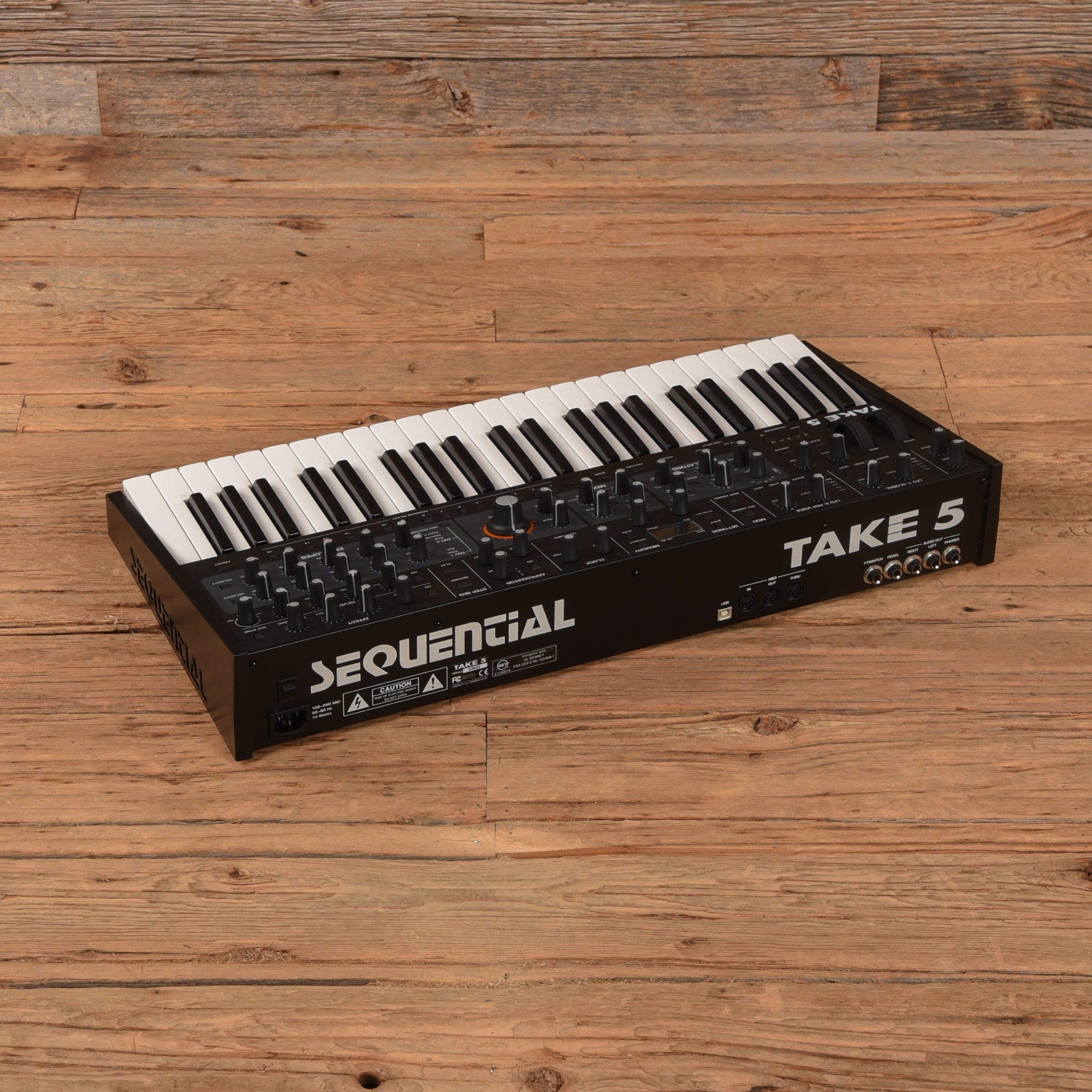 Sequential Circuits Take 5 44-Key 5-Voice Compact Polyphonic Synthesizer