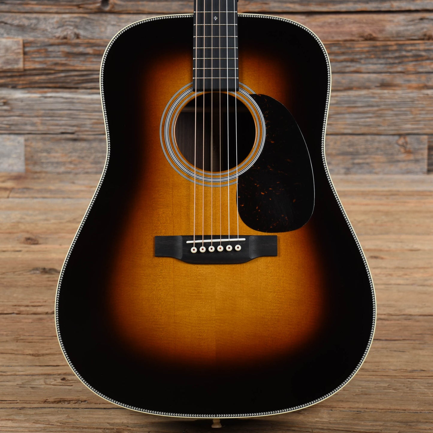 Martin Standard Series HD-28 Sunburst 2023