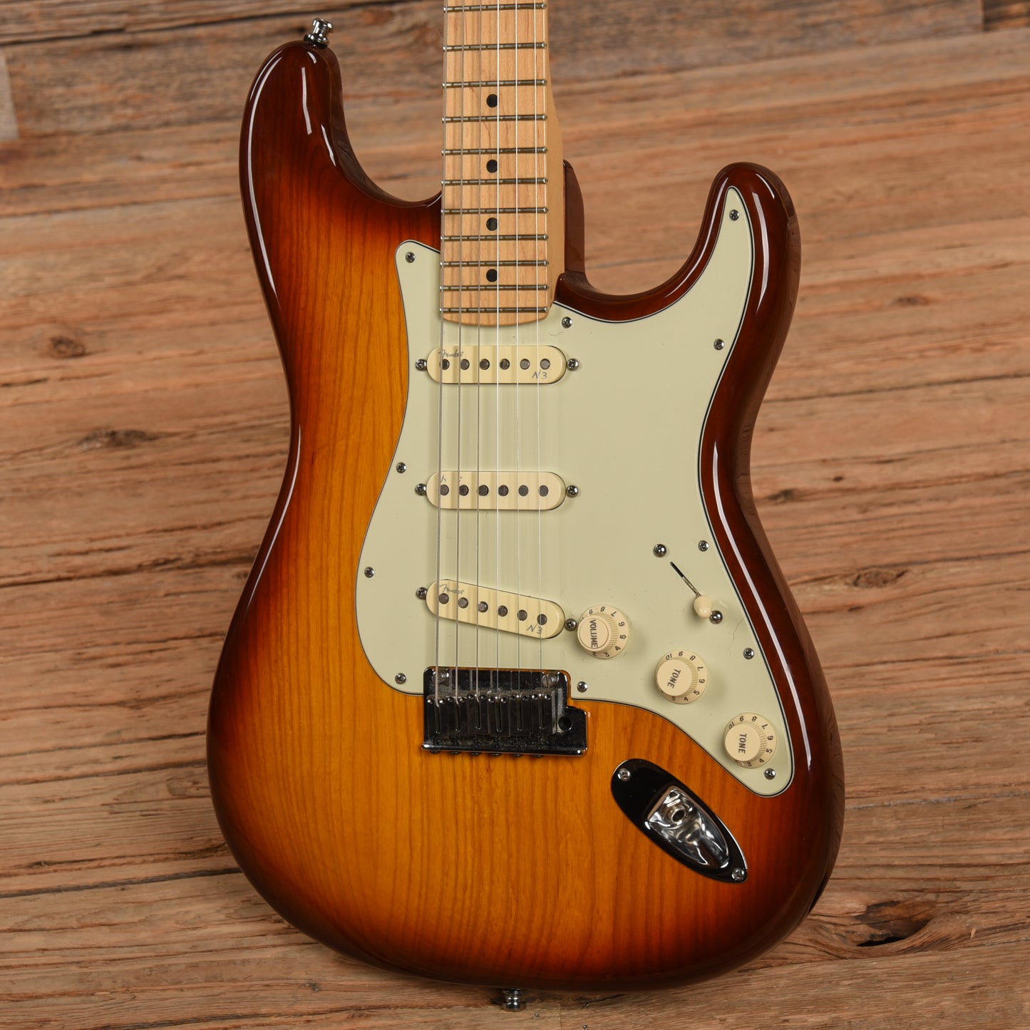 Fender American Deluxe Ash Stratocaster Sunburst 2014