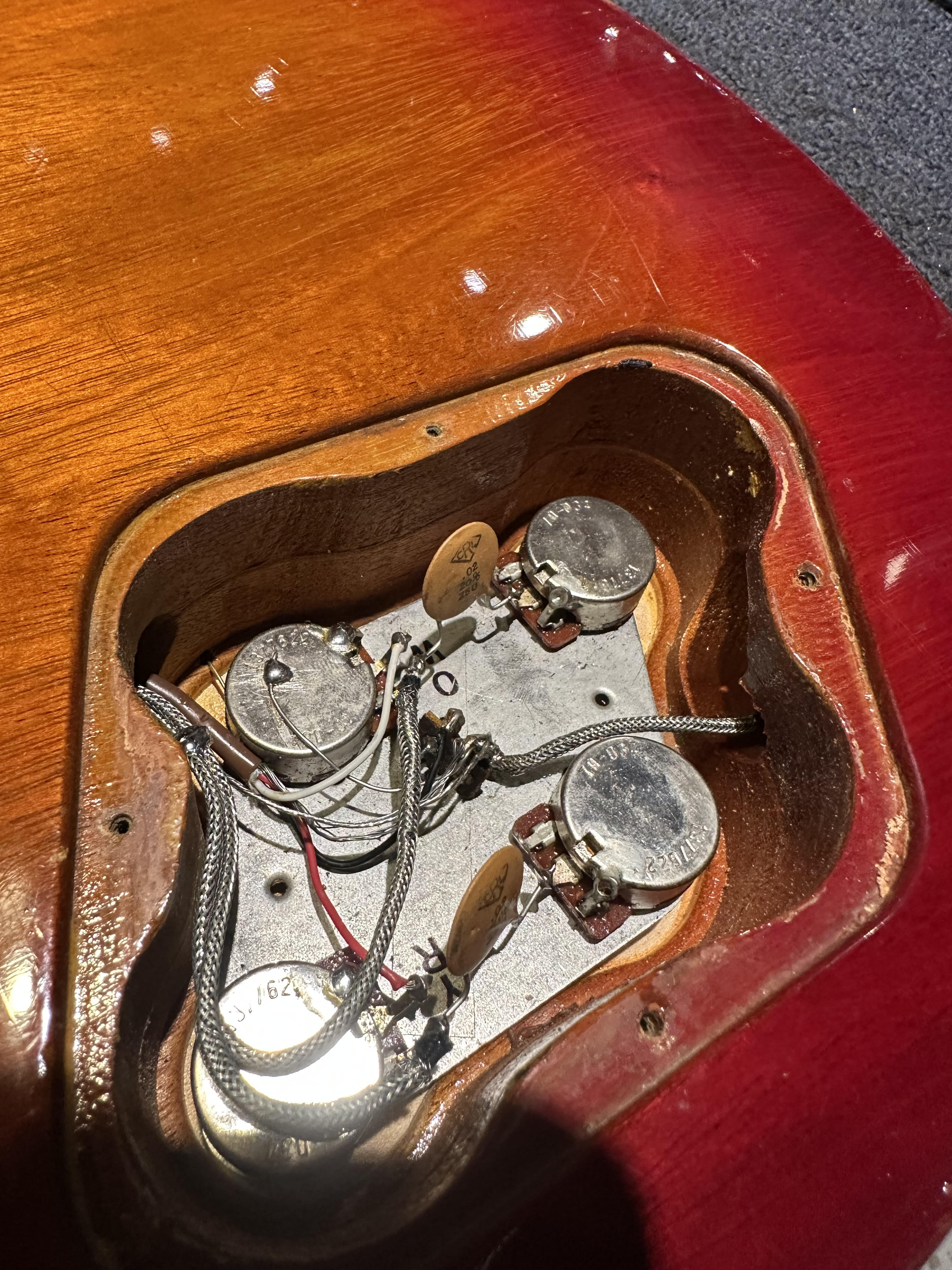 Gibson Les Paul Deluxe Cherry Sunburst 1976