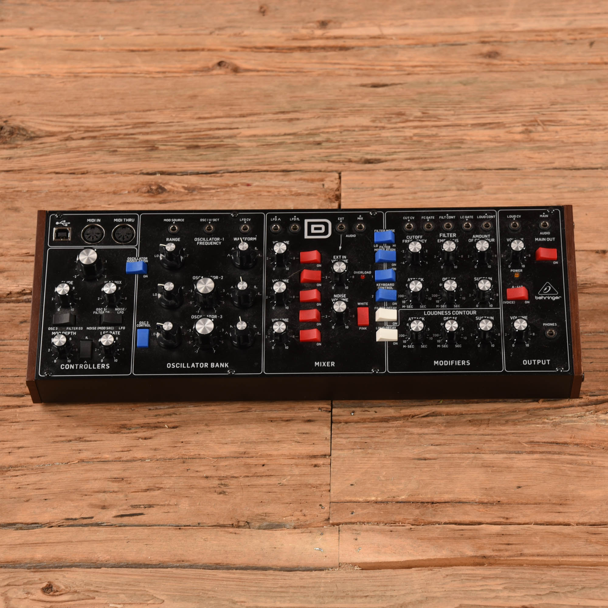 Behringer Model D