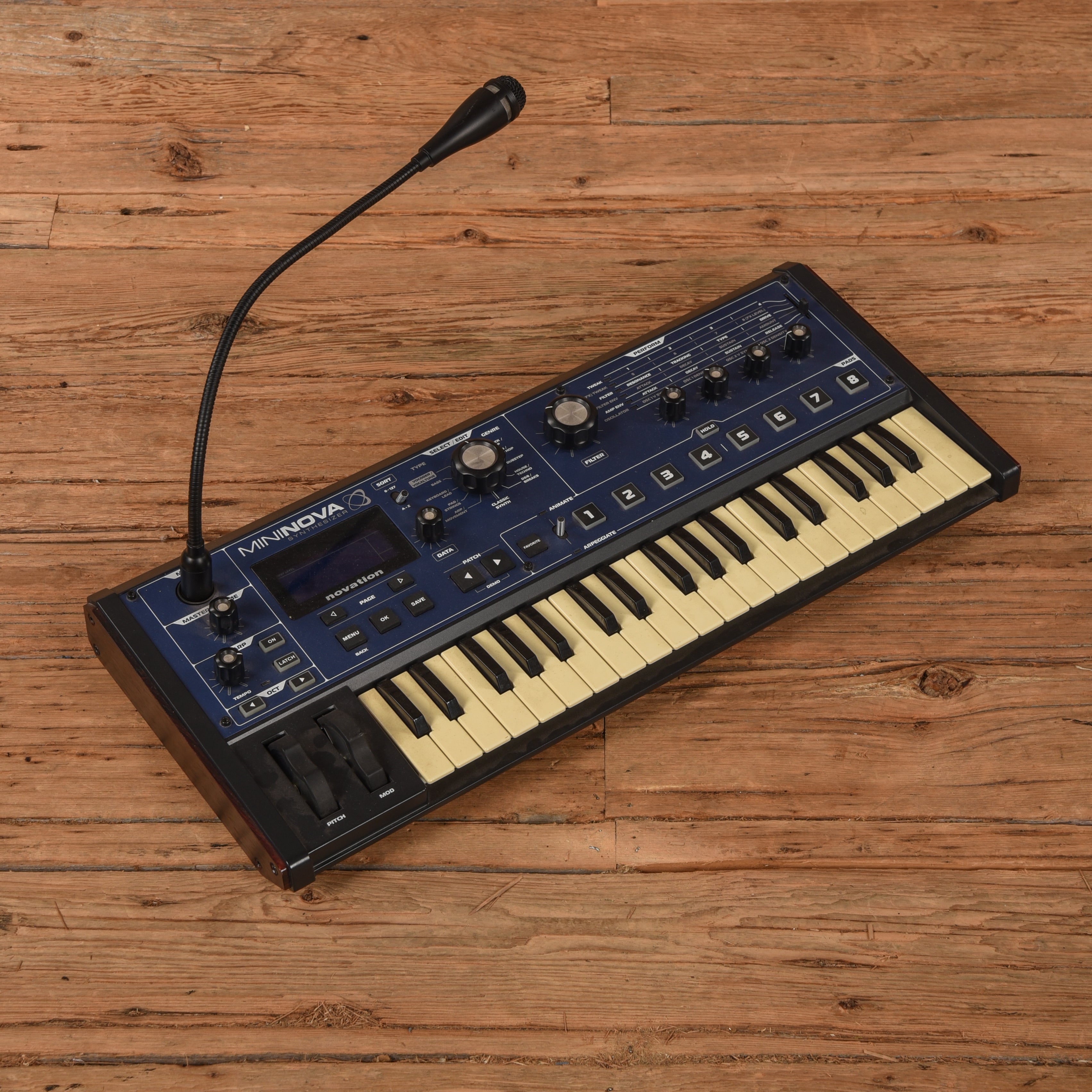 Novation MiniNova