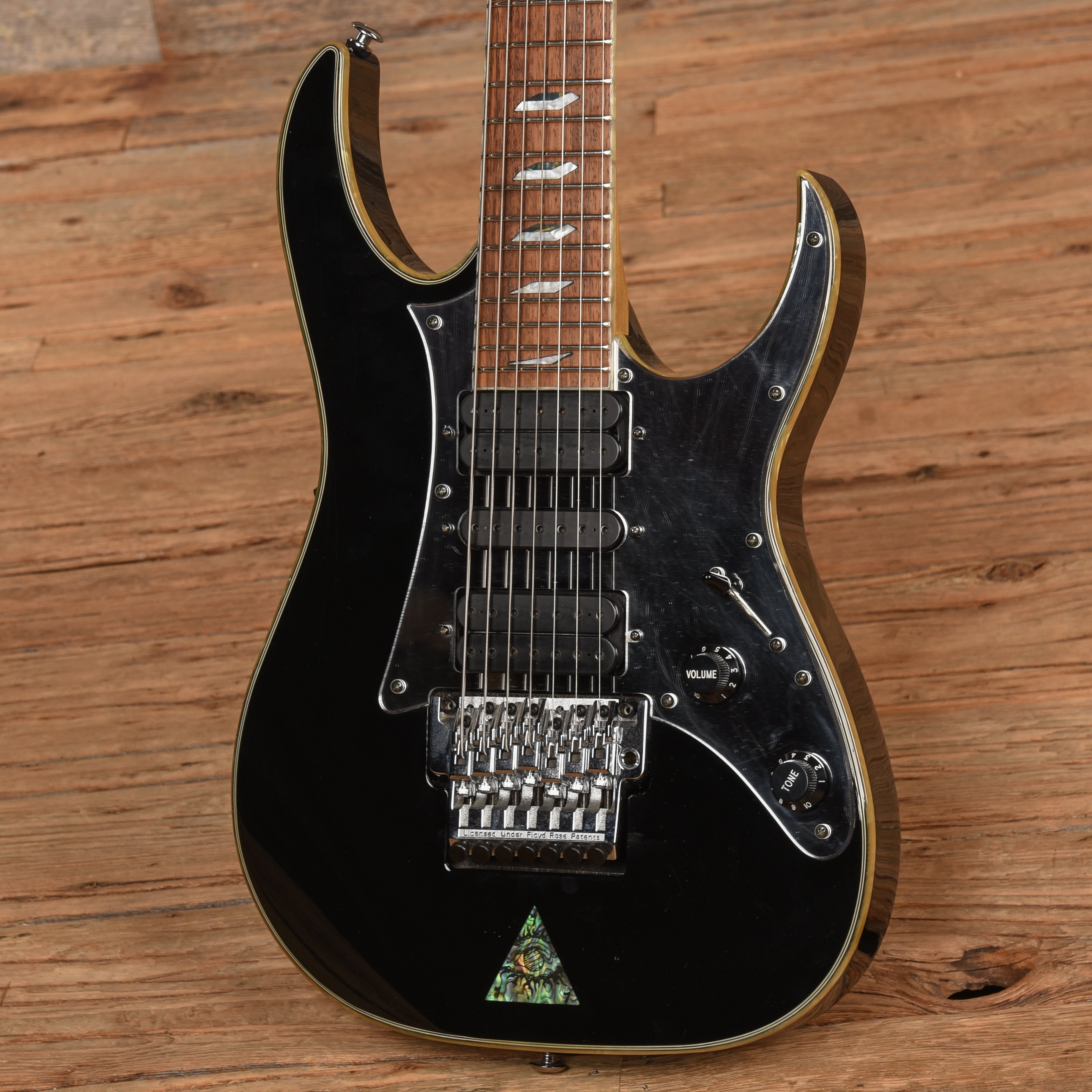 Ibanez Universe UV777P Black