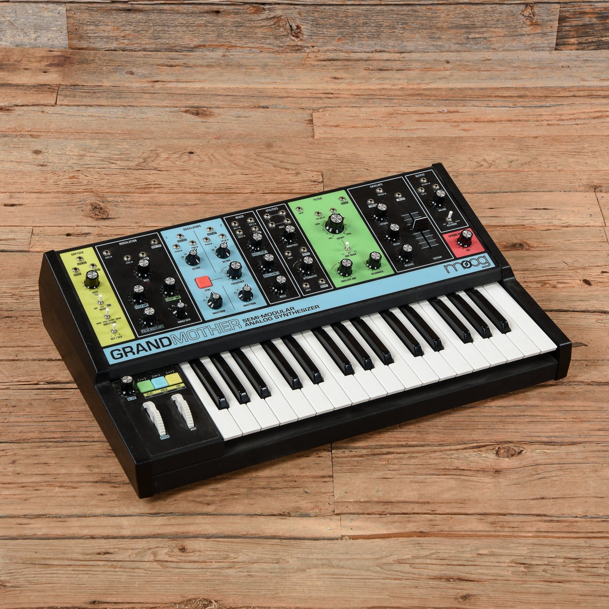 Moog Grandmother 32-Key Semi-Modular Analog Synthesizer Keyboards and Synths / Synths / Analog Synths