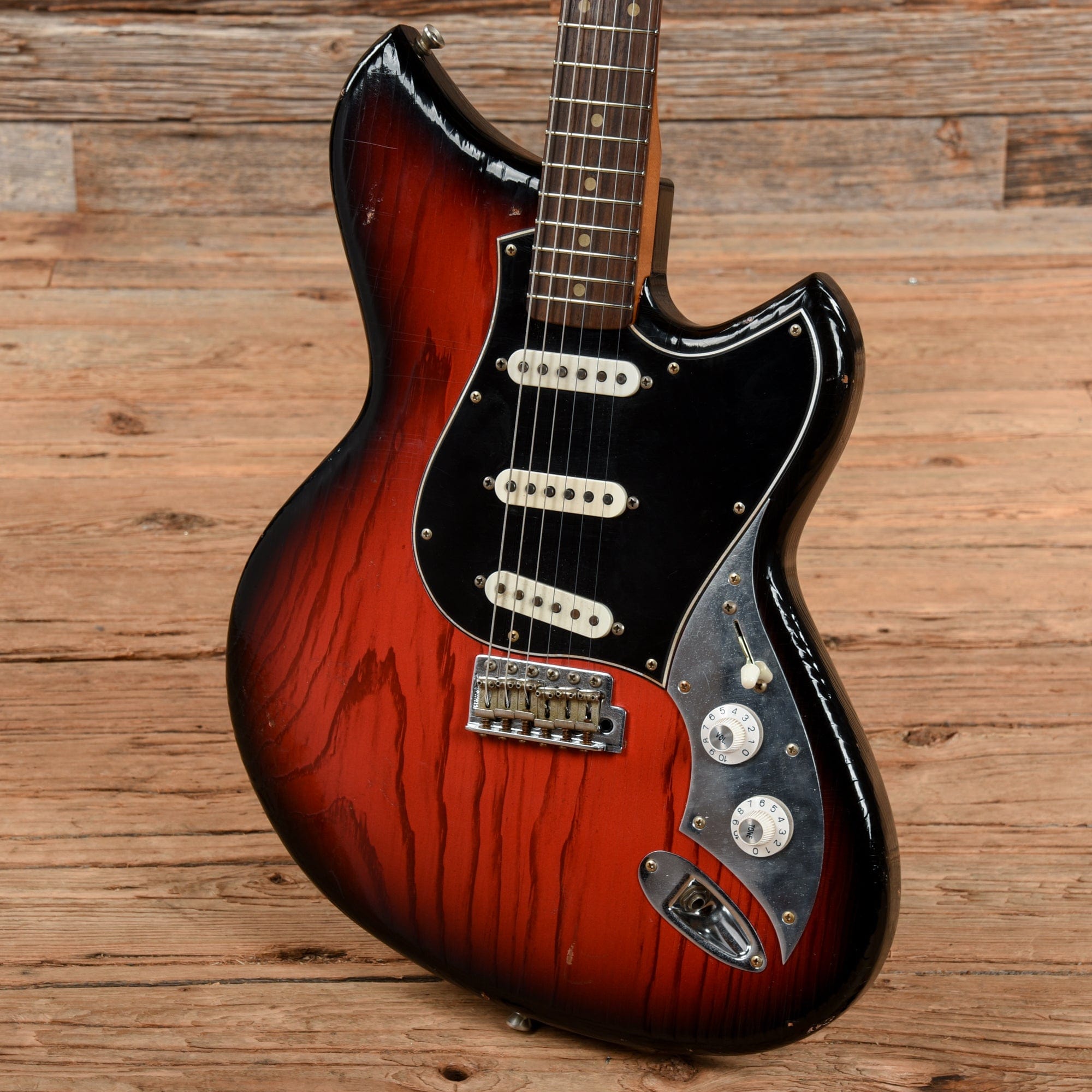 Novo Serus S Sunburst w/OGB (Serial #19511) Sunburst 2019 – Chicago Music  Exchange