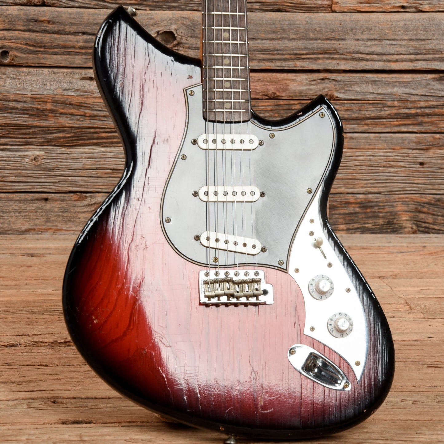 Novo Serus S Sunburst Electric Guitars / Solid Body