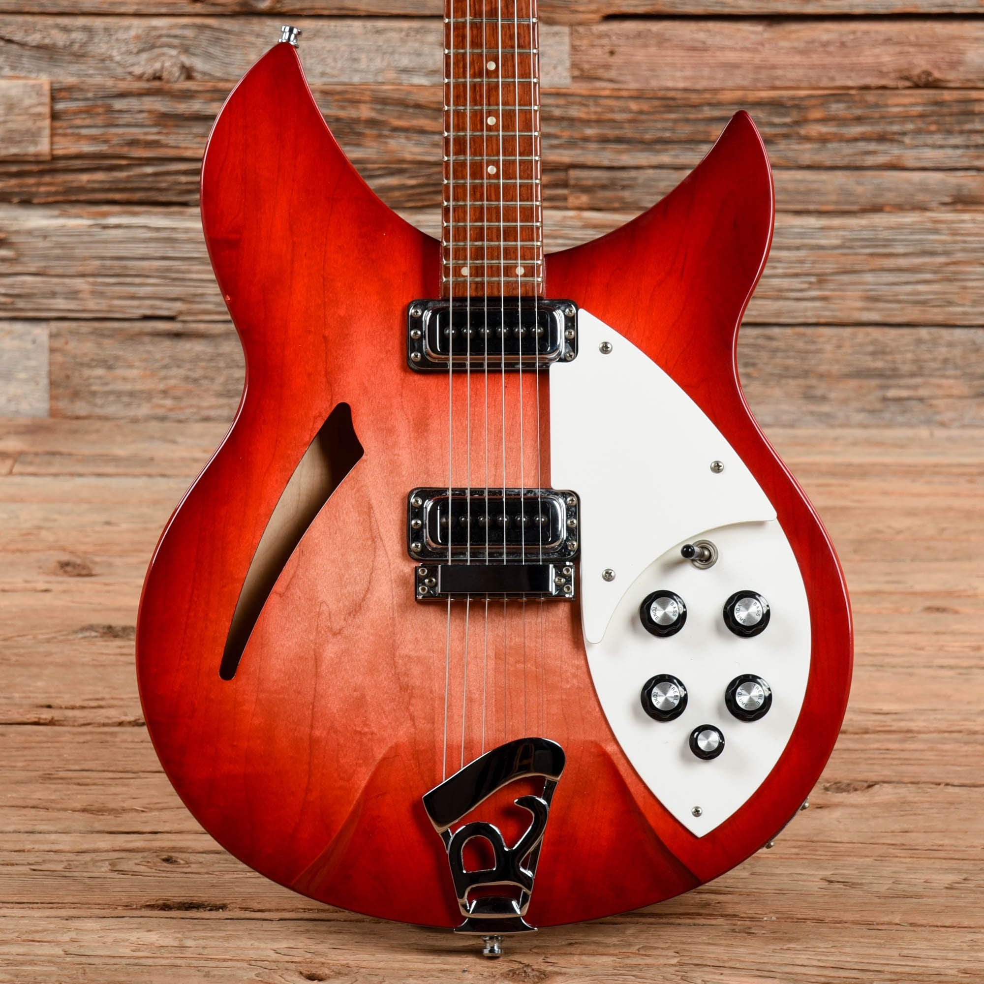 Rickenbacker 330 Fireglo 2004 Electric Guitars / Semi-Hollow