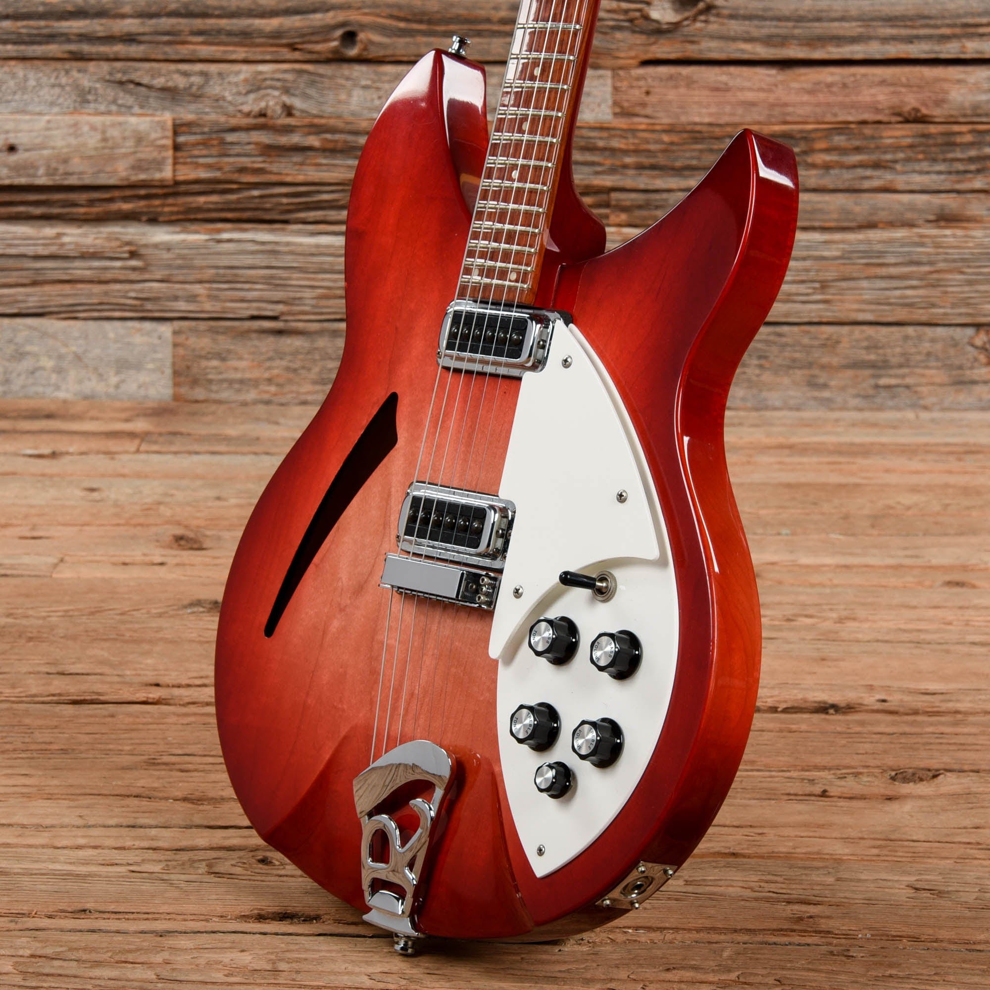 Rickenbacker 330 Fireglo 2004 Electric Guitars / Semi-Hollow