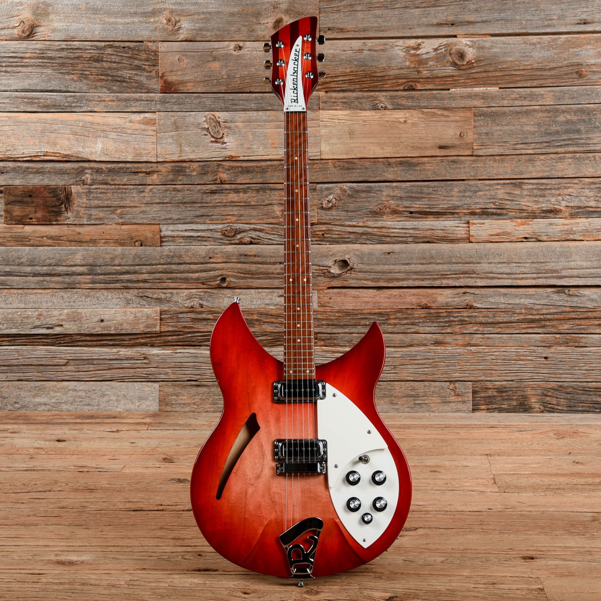 Rickenbacker 330 Fireglo 2004 Electric Guitars / Semi-Hollow