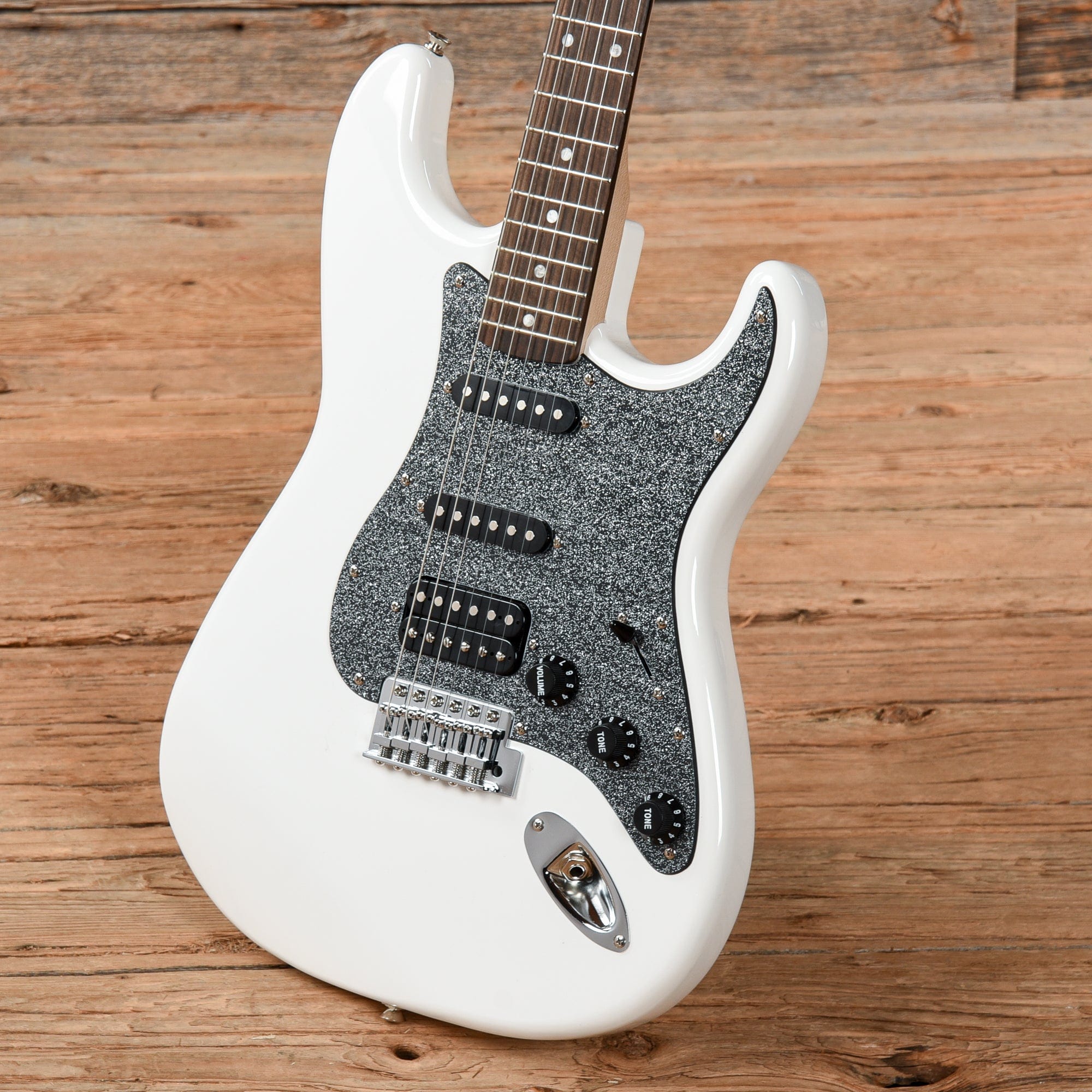 Squier Affinity Series Stratocaster HSS Metallic White 2020 Electric Guitars / Solid Body