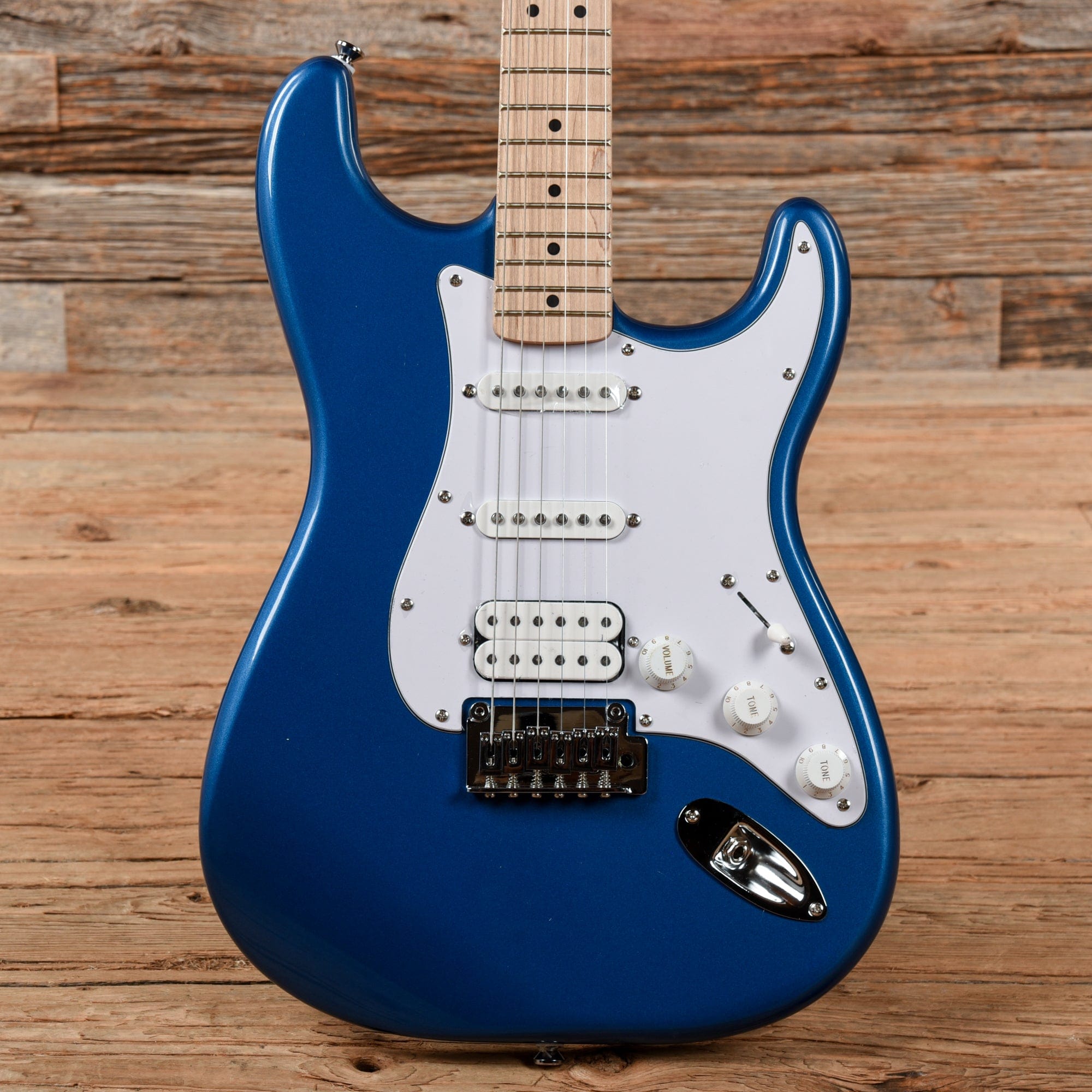 Squier Affinity Stratocaster HSS Lake Placid Blue Pack w/Frontman15G Amplifier Electric Guitars / Solid Body