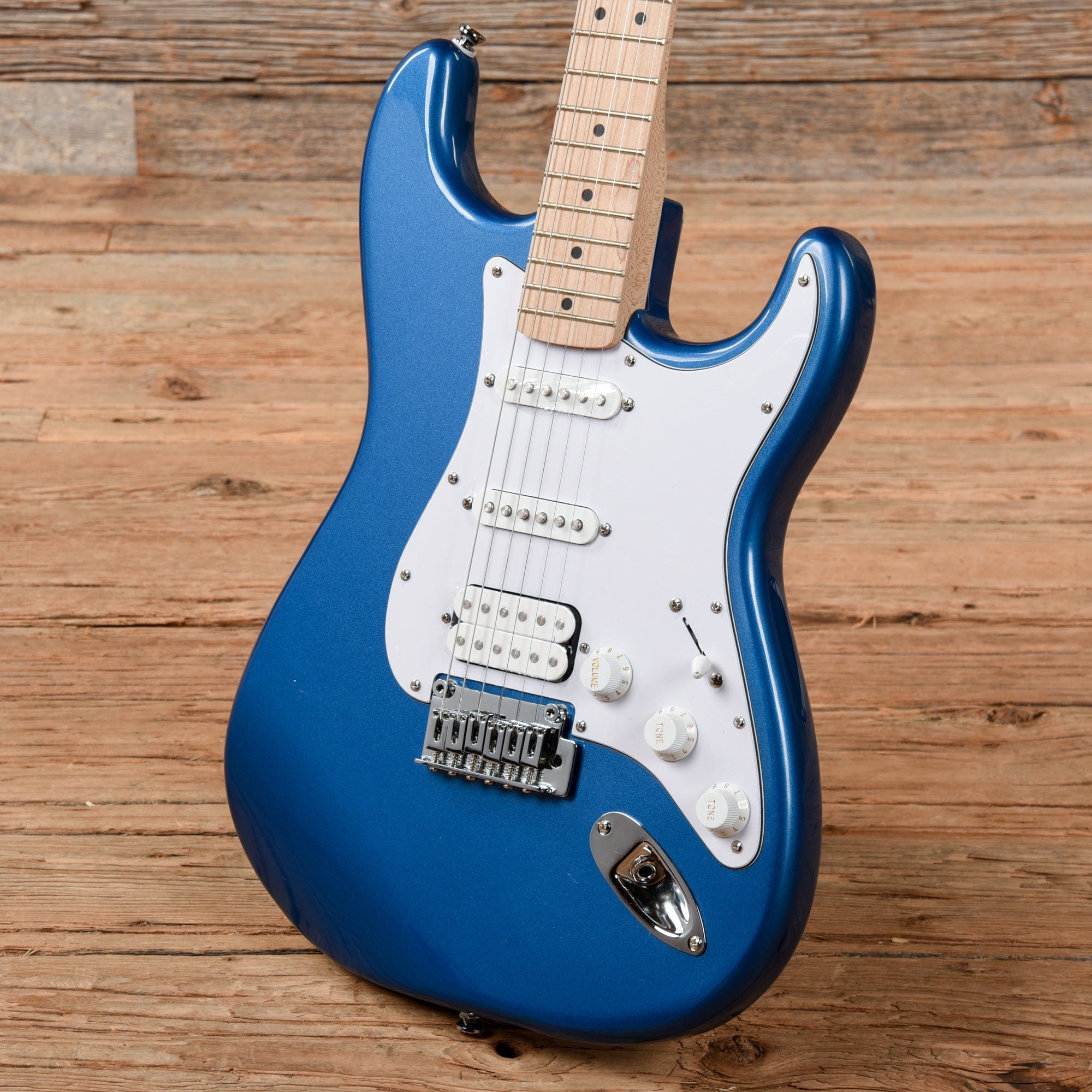 Squier Affinity Stratocaster HSS Lake Placid Blue Pack w/Frontman15G Amplifier Electric Guitars / Solid Body