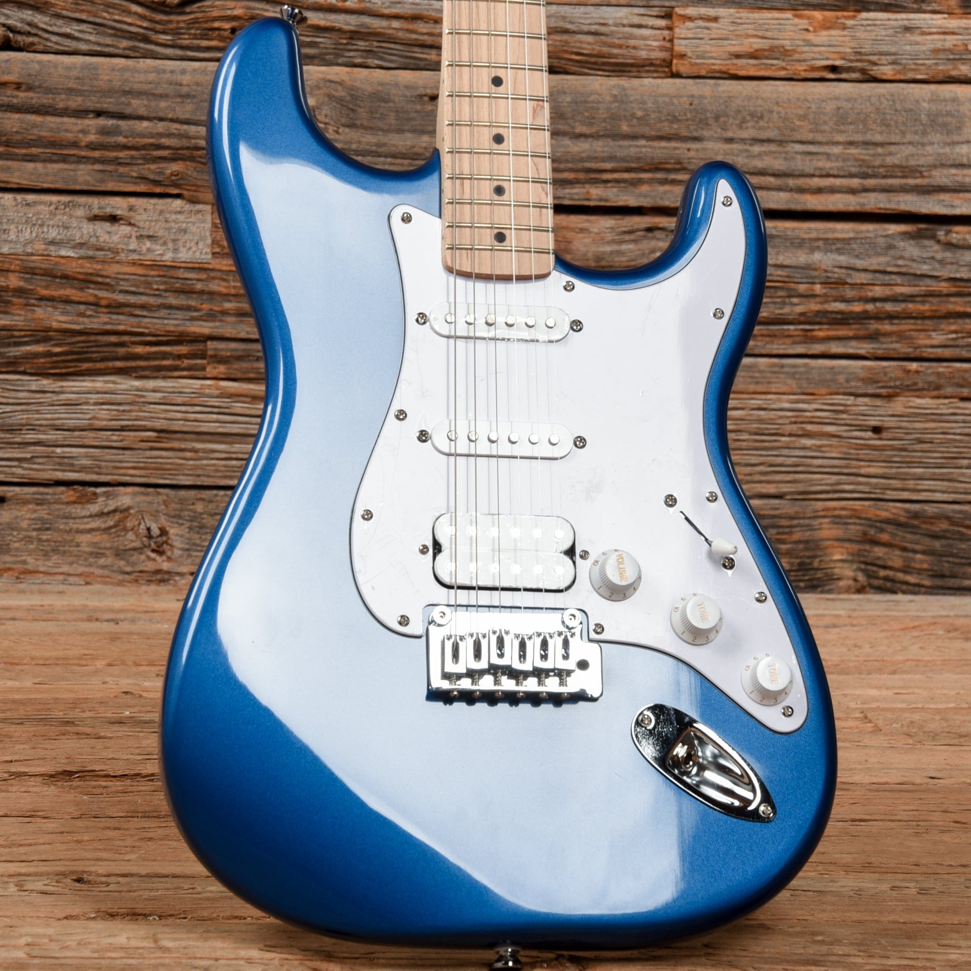 Squier Affinity Stratocaster HSS Lake Placid Blue Pack w/Frontman15G Amplifier Electric Guitars / Solid Body