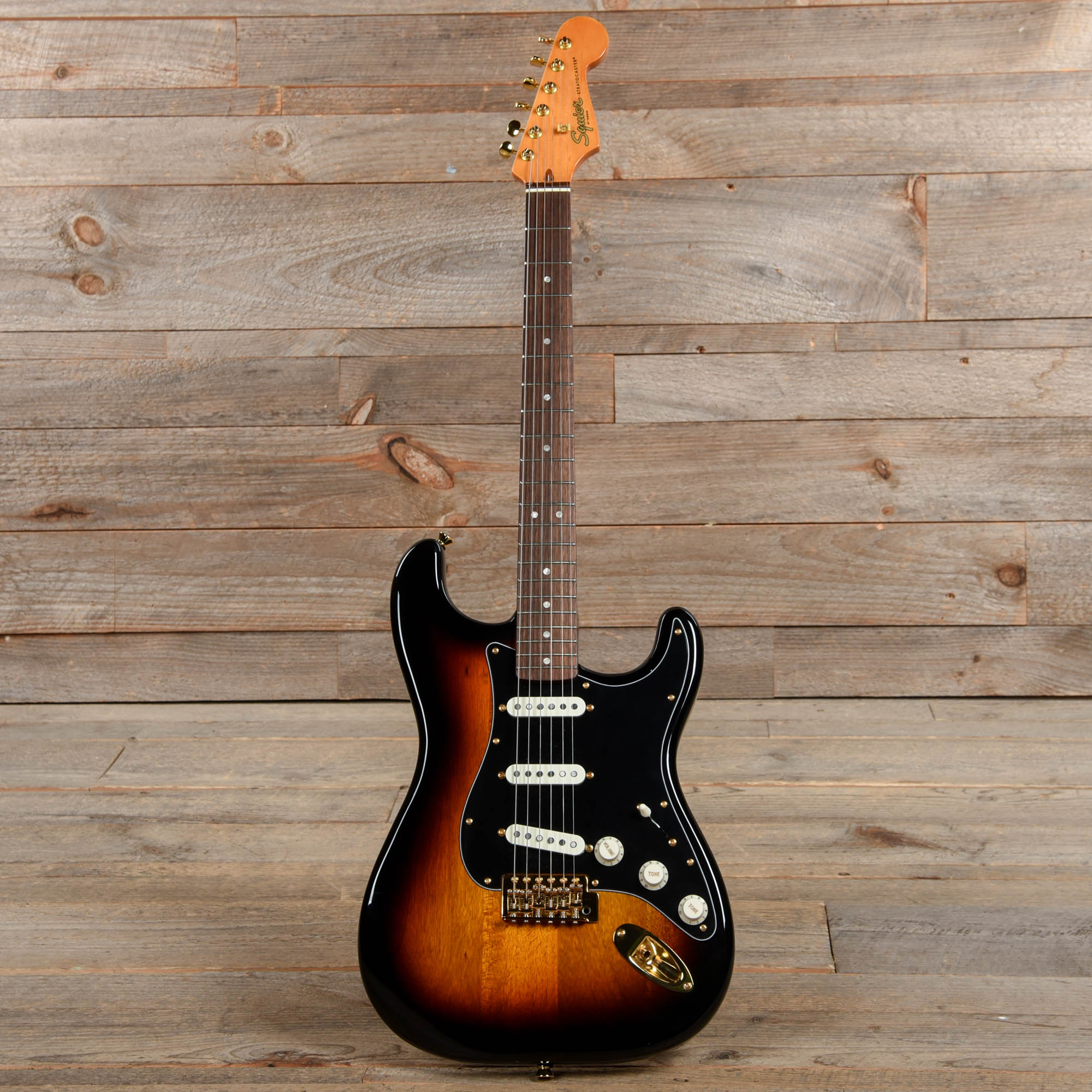 Squier Classic Vibe '60s Stratocaster 3-Color Sunburst w/Gold Hardware & Black Pickguard Electric Guitars / Solid Body